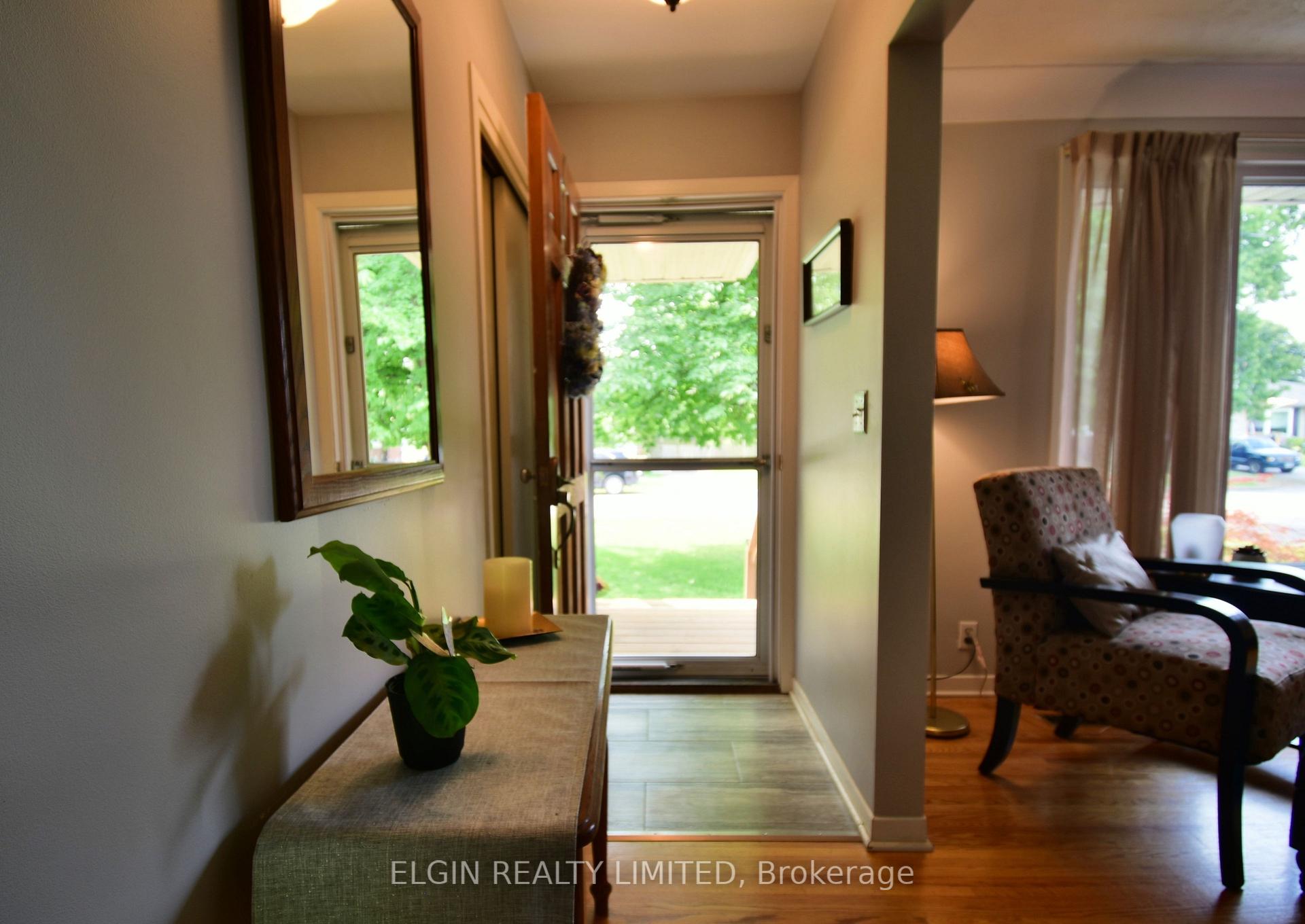 Photo 3 of 15 Steele Street, St. Thomas — HOMEH