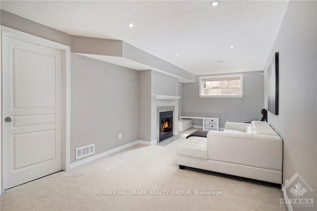 Photo 22 of 428 Arncliffe Avenue, Ottawa, Kanata - Morgan's Grant/South March — HOMEH