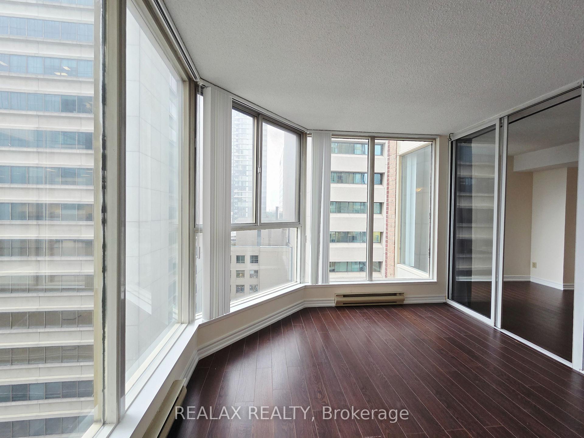 Photo 9 of Unit 1403, 55 Centre Avenue, Toronto, Bay Street Corridor — HOMEH