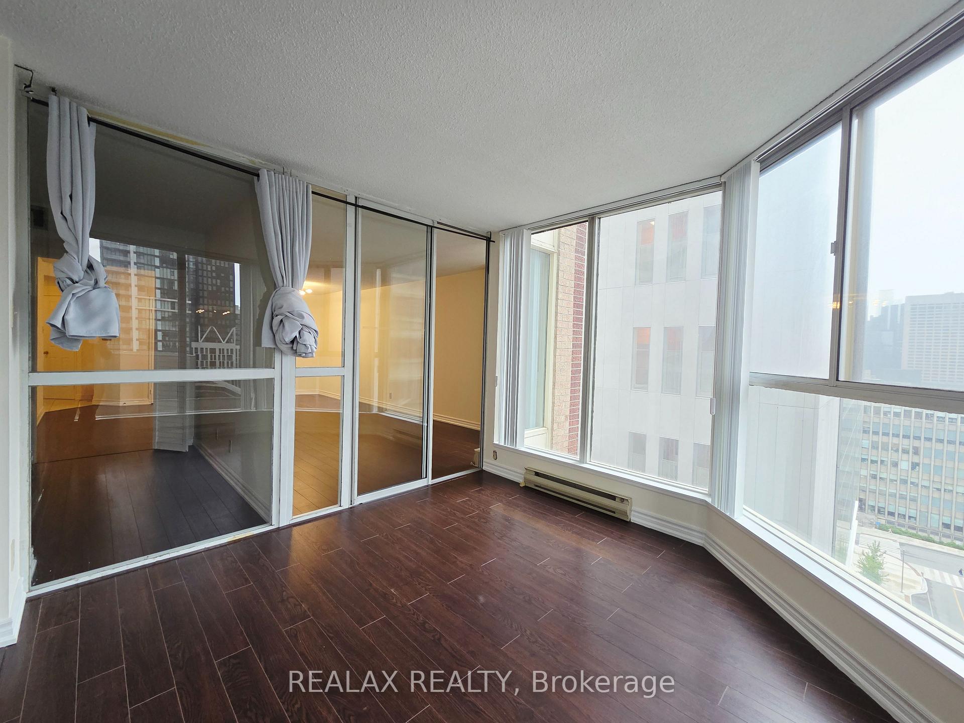 Photo 10 of Unit 1403, 55 Centre Avenue, Toronto, Bay Street Corridor — HOMEH