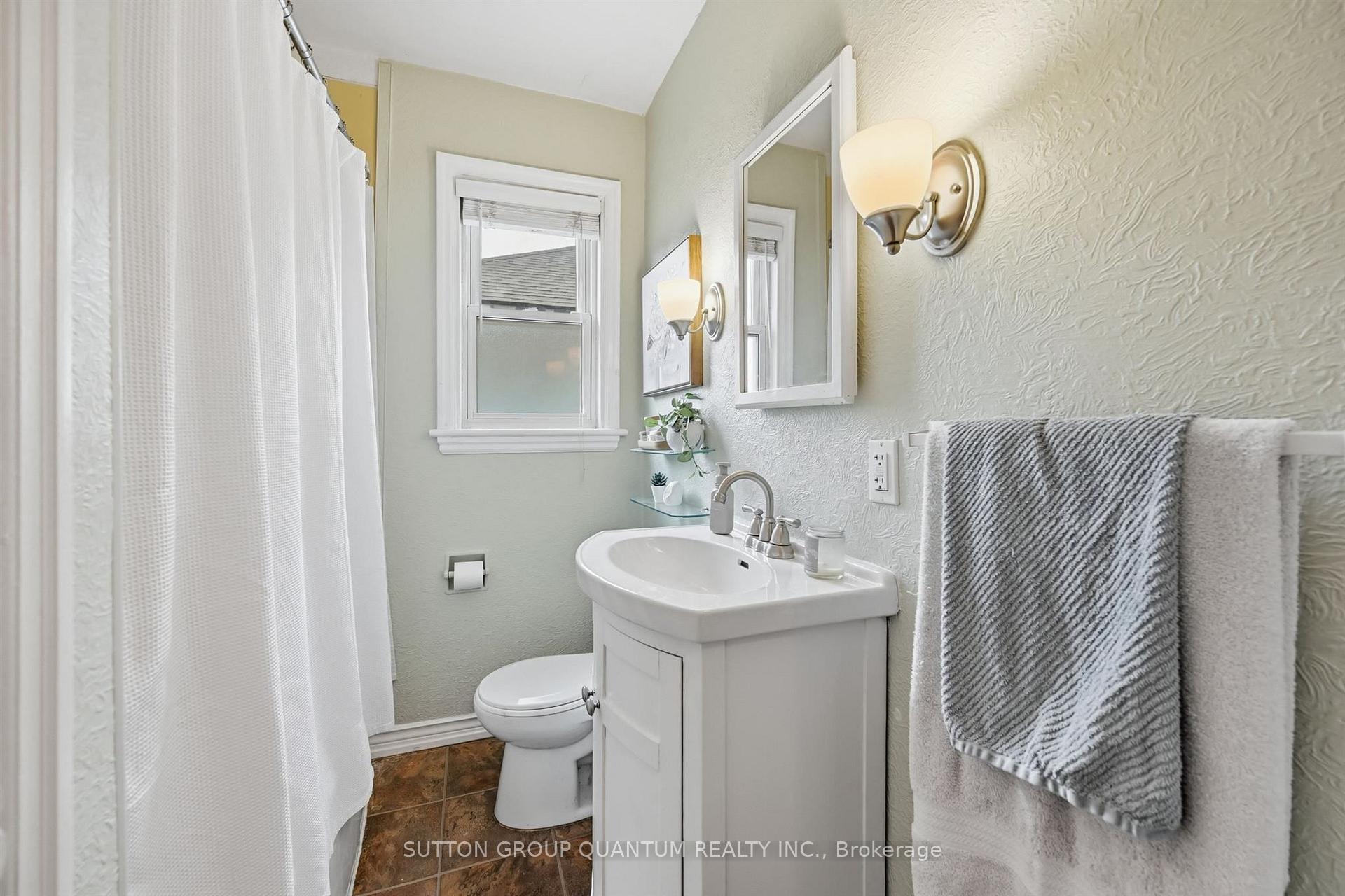 Photo 18 of 151 East 16th Street, Hamilton, Inch Park — HOMEH