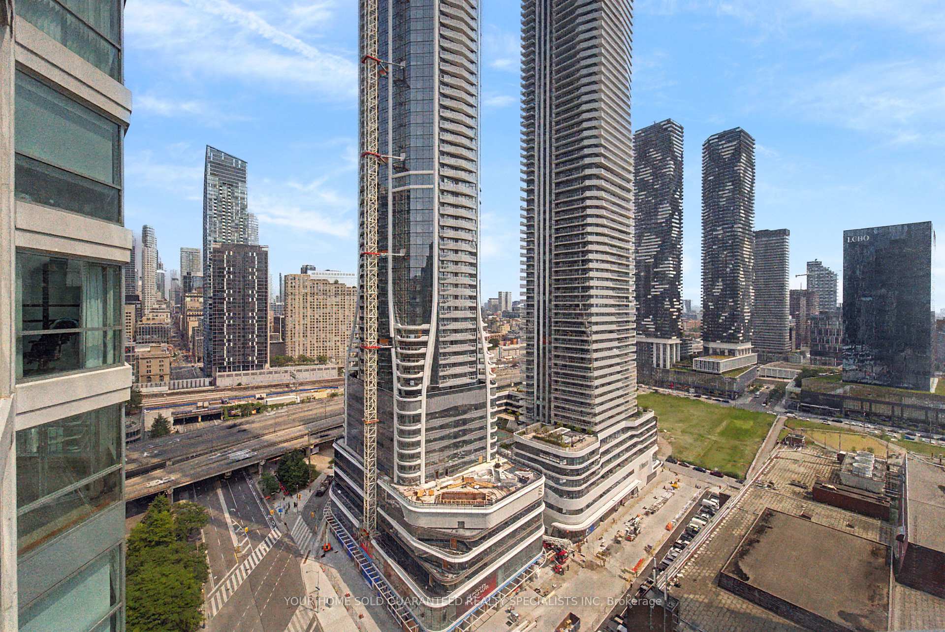 Photo 23 of 10 Yonge Street, Toronto, Waterfront Communities — HOMEH