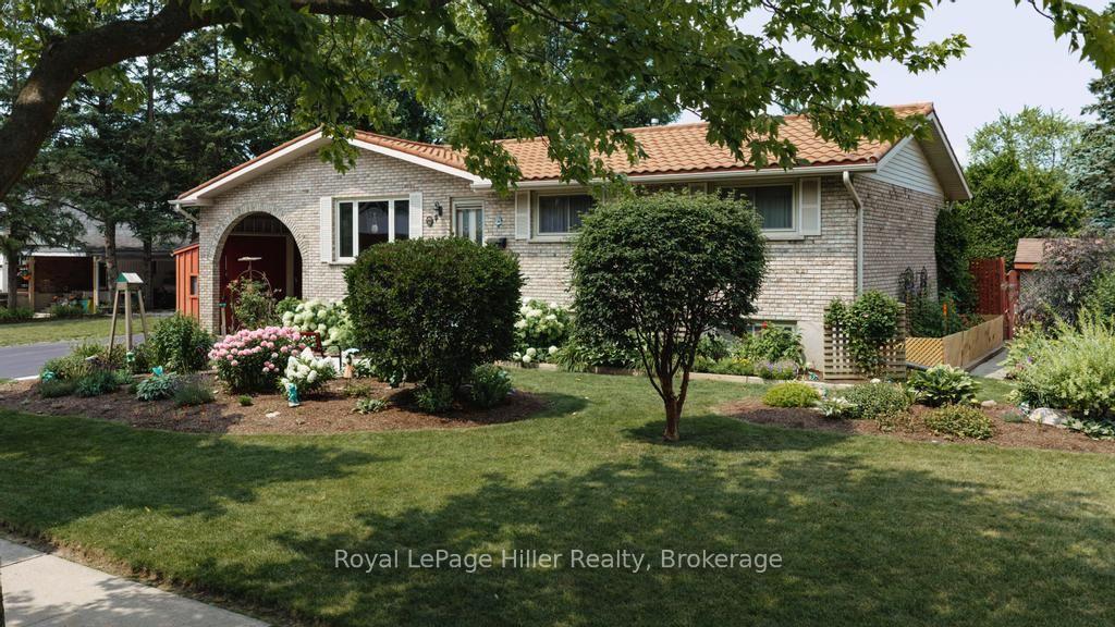 Photo 2 of 58 Kemp Crescent, Stratford — HOMEH
