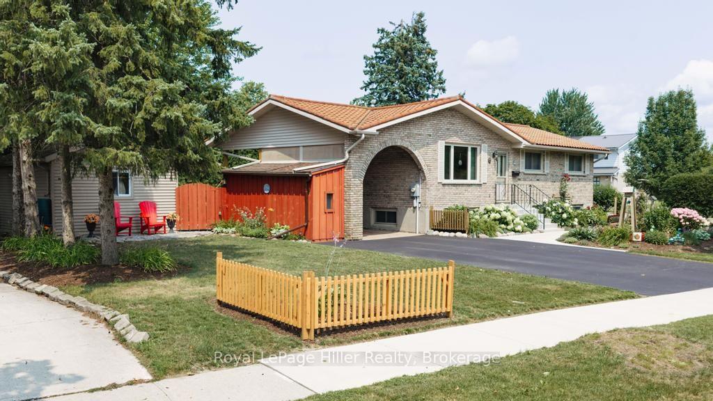 Photo 3 of 58 Kemp Crescent, Stratford — HOMEH