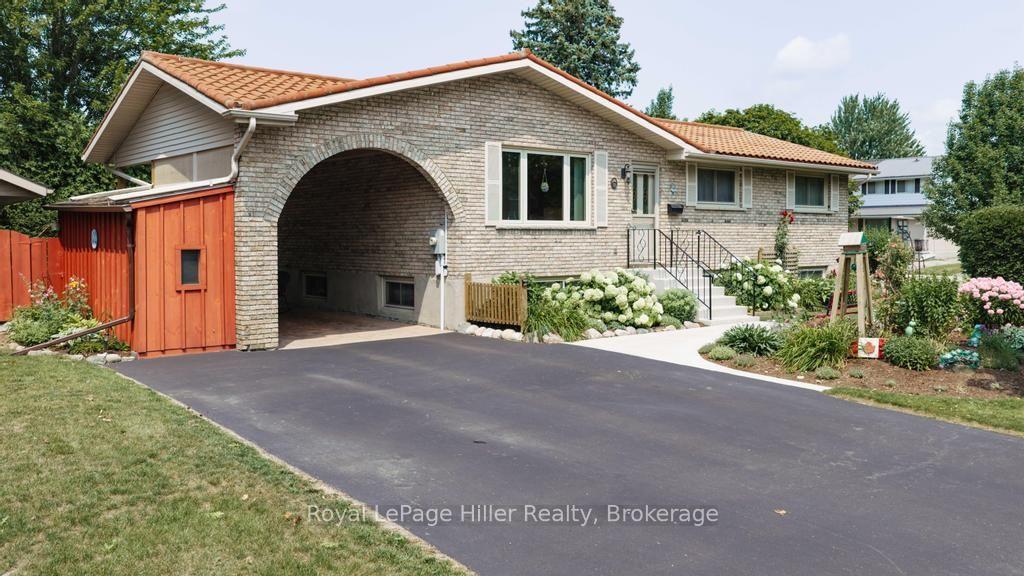 Photo 4 of 58 Kemp Crescent, Stratford — HOMEH