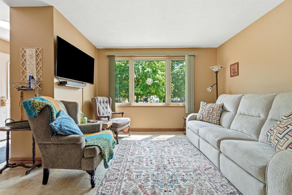 Photo 9 of 58 Kemp Crescent, Stratford — HOMEH