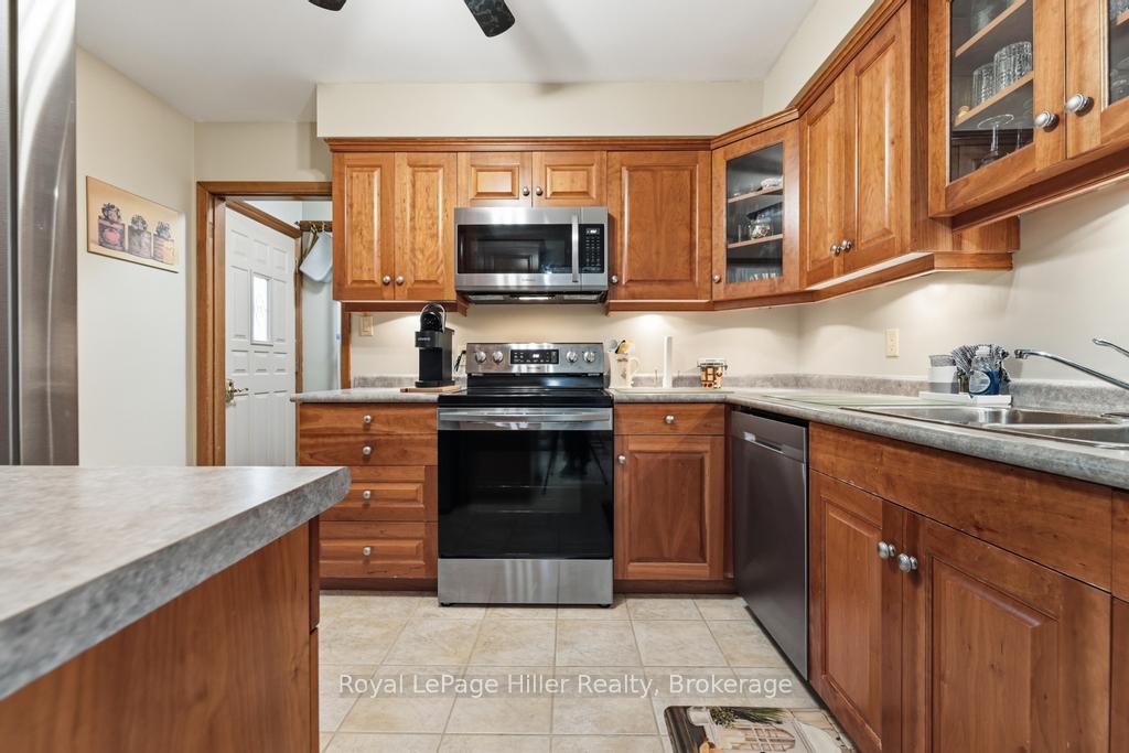 Photo 12 of 58 Kemp Crescent, Stratford — HOMEH