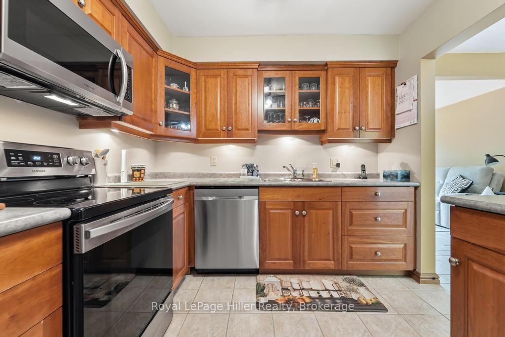 Photo 14 of 58 Kemp Crescent, Stratford — HOMEH