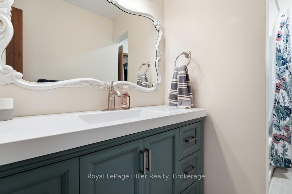 Photo 17 of 58 Kemp Crescent, Stratford — HOMEH
