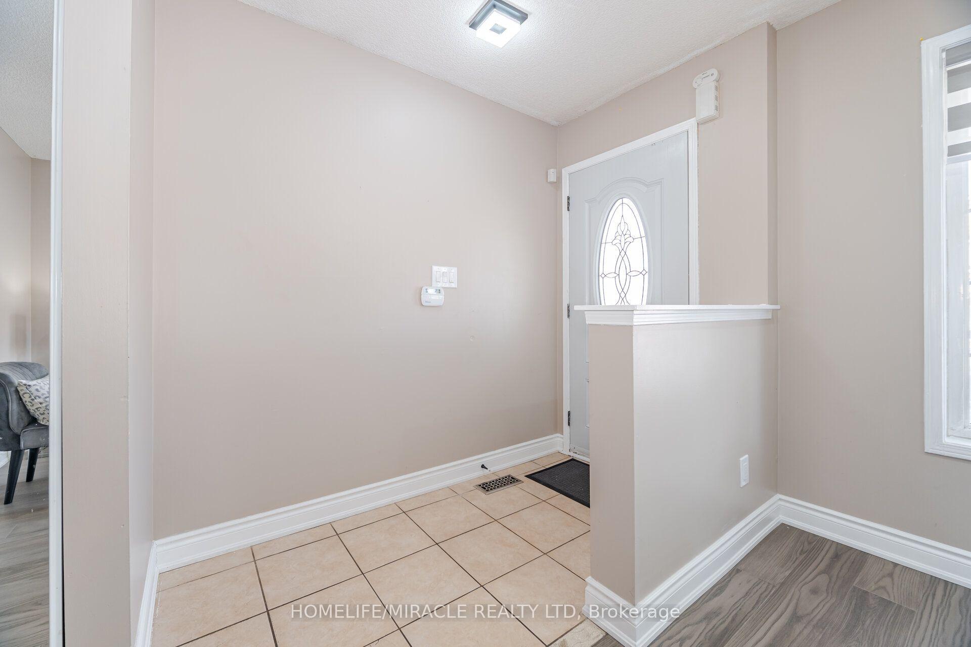 Photo 5 of Unit Upper, 41 Beachpoint Boulevard, Brampton, Fletcher's Meadow — HOMEH