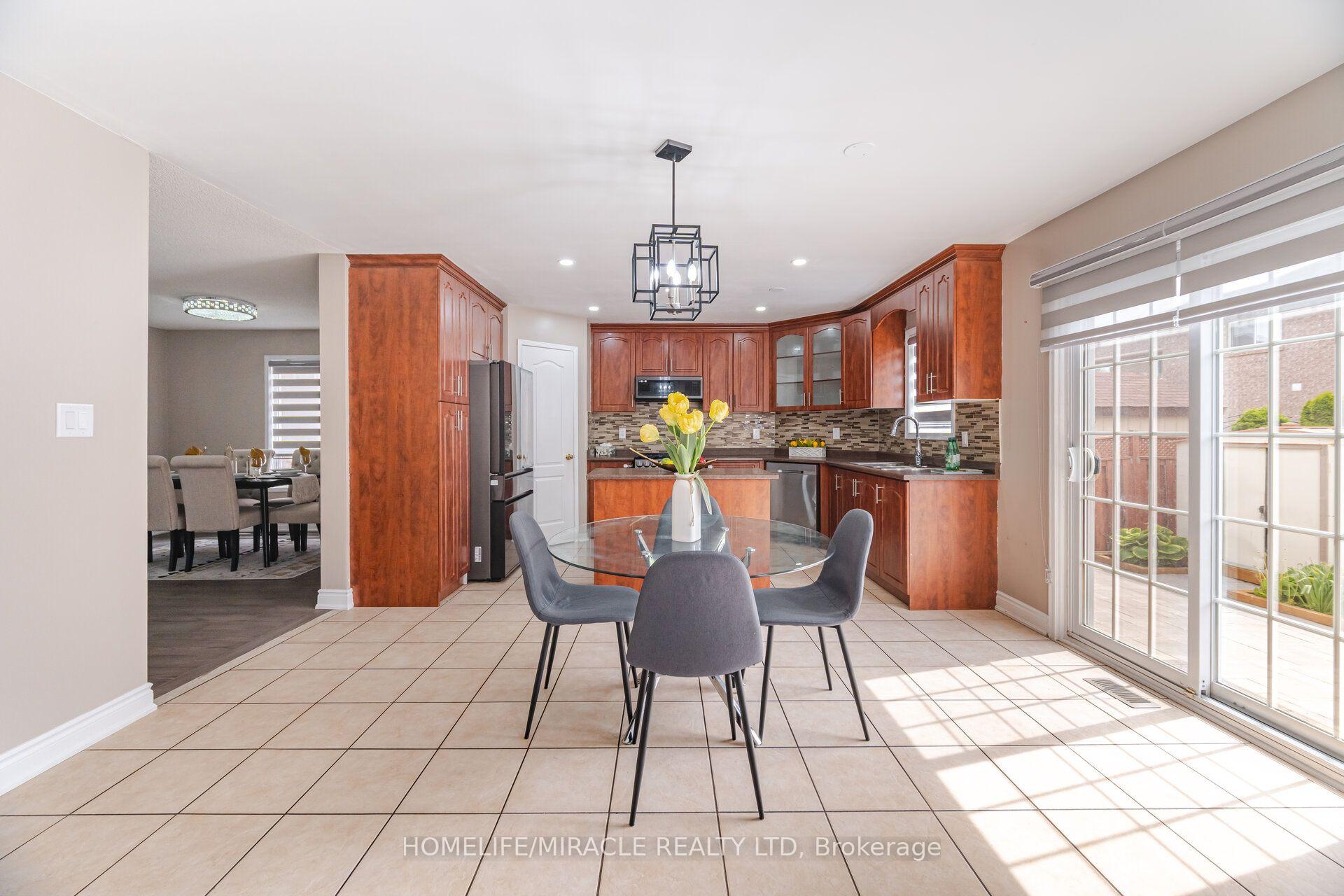 Photo 13 of Unit Upper, 41 Beachpoint Boulevard, Brampton, Fletcher's Meadow — HOMEH