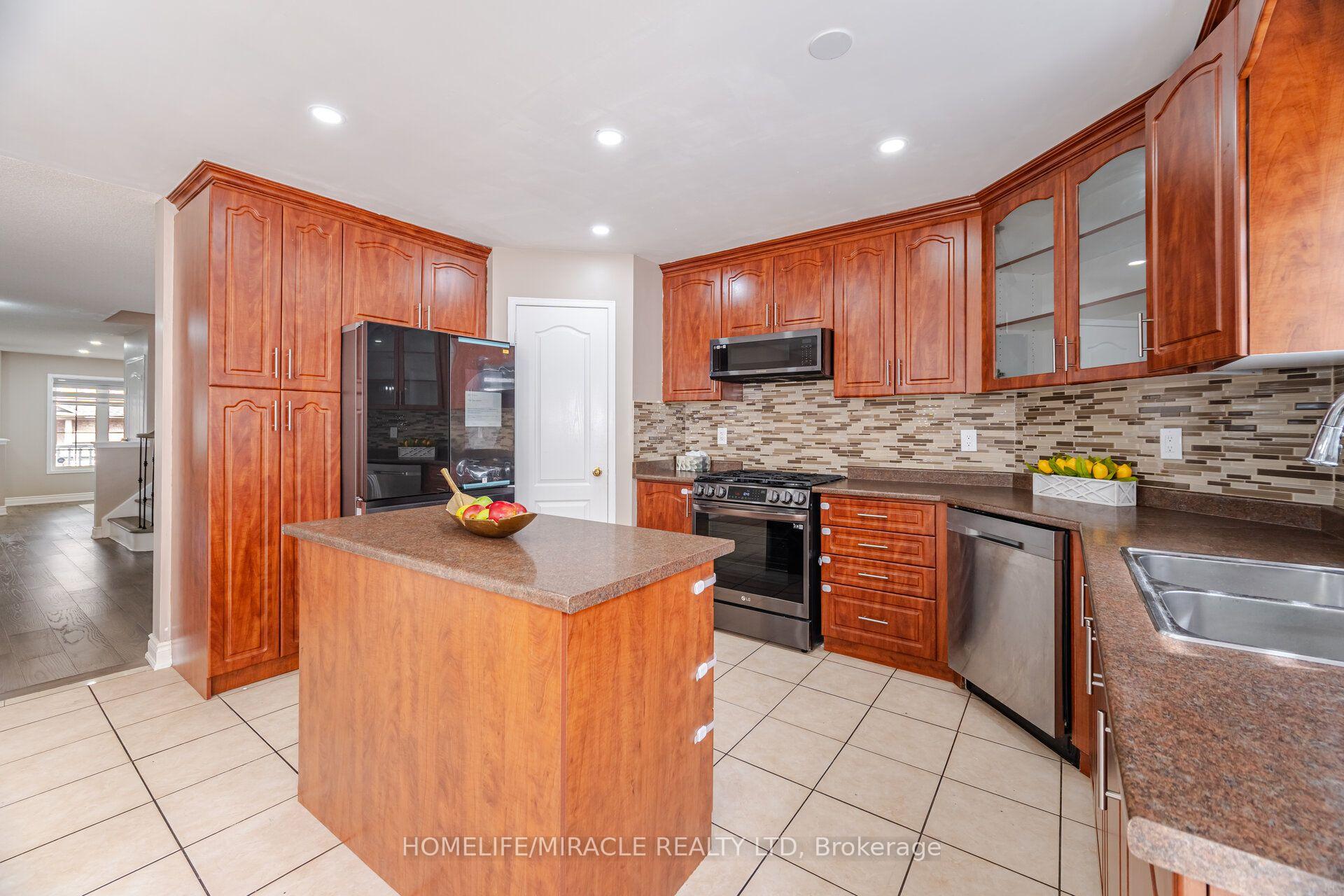 Photo 14 of Unit Upper, 41 Beachpoint Boulevard, Brampton, Fletcher's Meadow — HOMEH