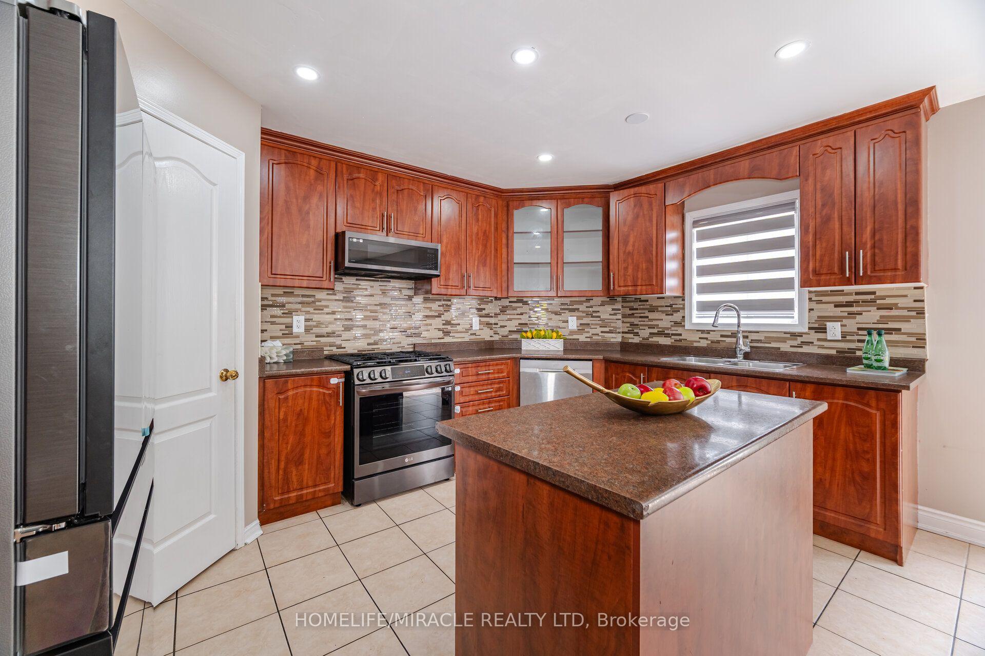 Photo 15 of Unit Upper, 41 Beachpoint Boulevard, Brampton, Fletcher's Meadow — HOMEH