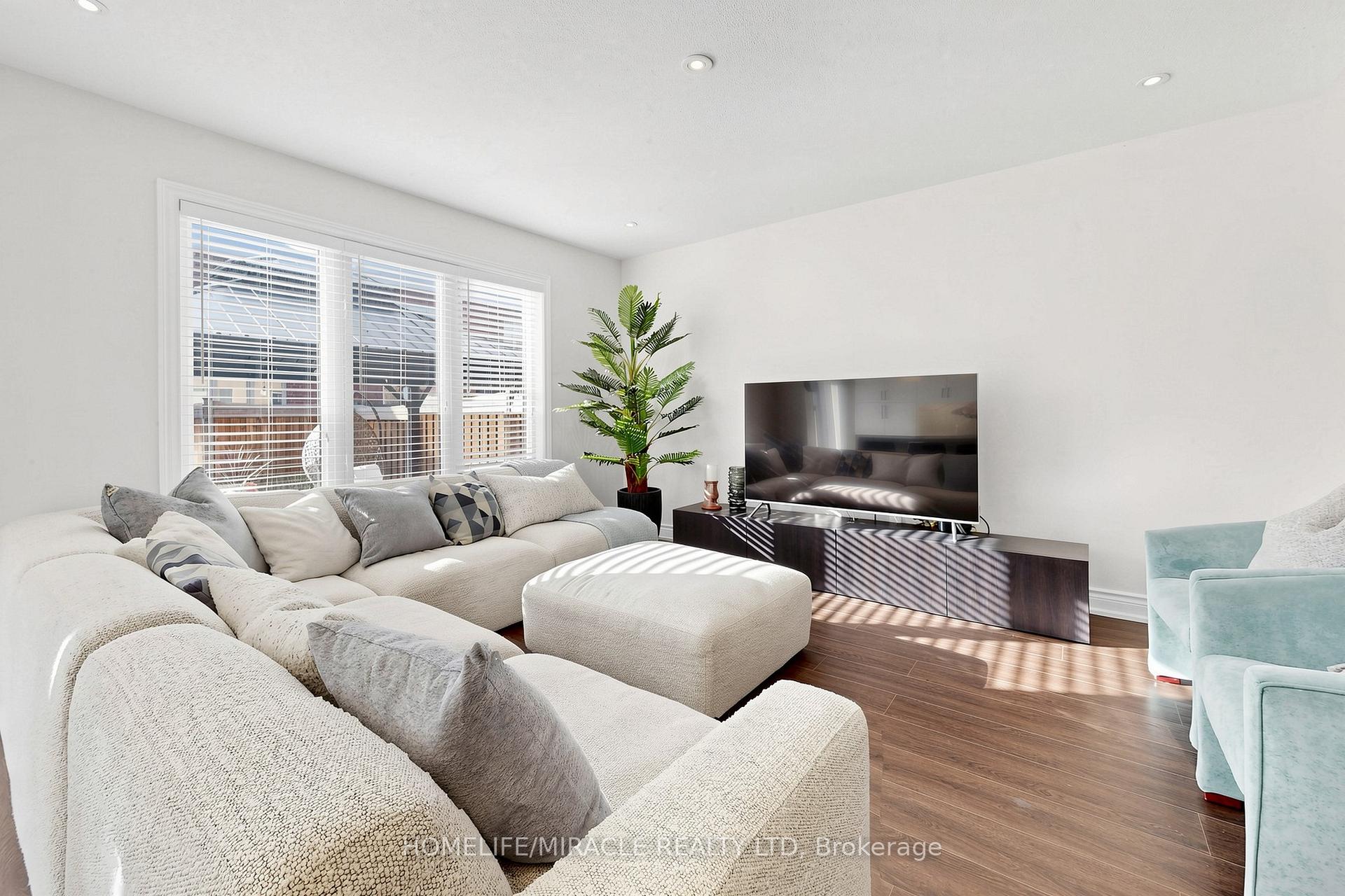 Photo 11 of 159 Weston Drive, Milton, Scott — HOMEH
