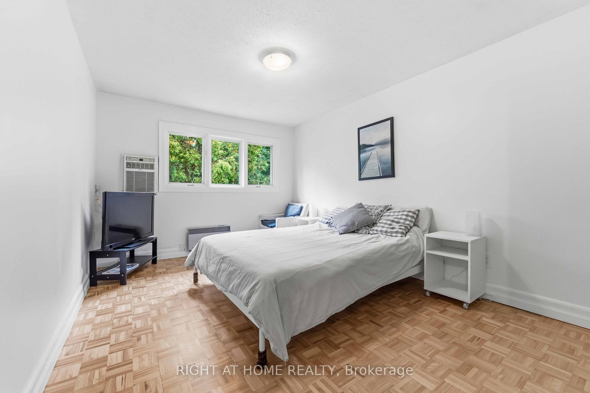 Photo 29 of 73 Hobart Crescent, Ottawa, Sheahan Estates/Trend Village — HOMEH