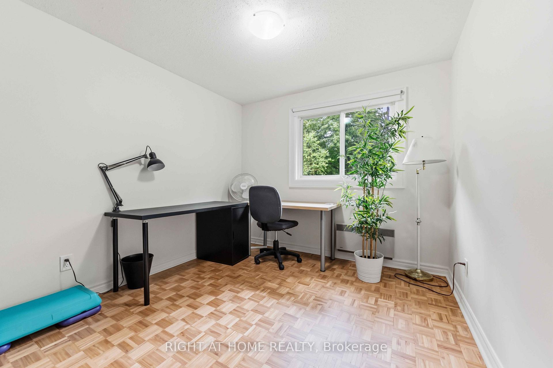 Photo 33 of 73 Hobart Crescent, Ottawa, Sheahan Estates/Trend Village — HOMEH