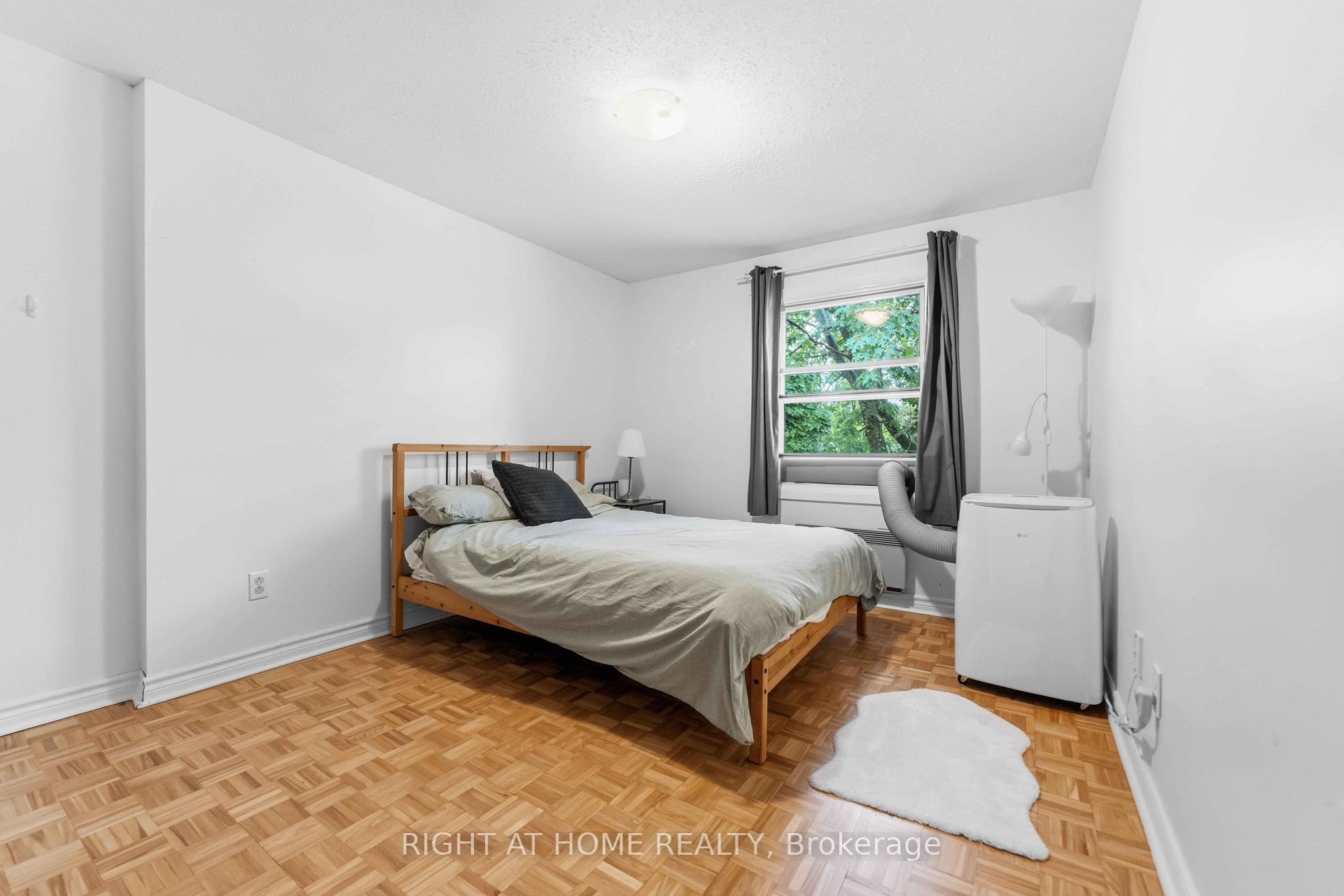 Photo 39 of 73 Hobart Crescent, Ottawa, Sheahan Estates/Trend Village — HOMEH