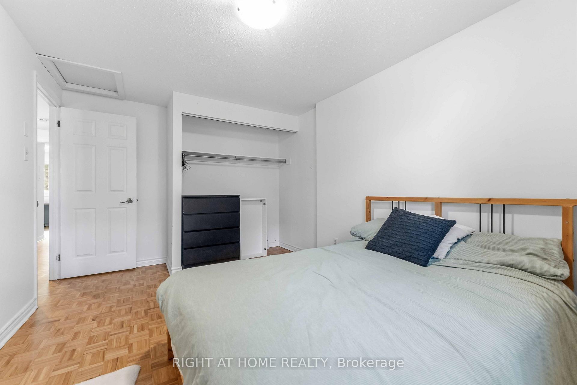 Photo 41 of 73 Hobart Crescent, Ottawa, Sheahan Estates/Trend Village — HOMEH
