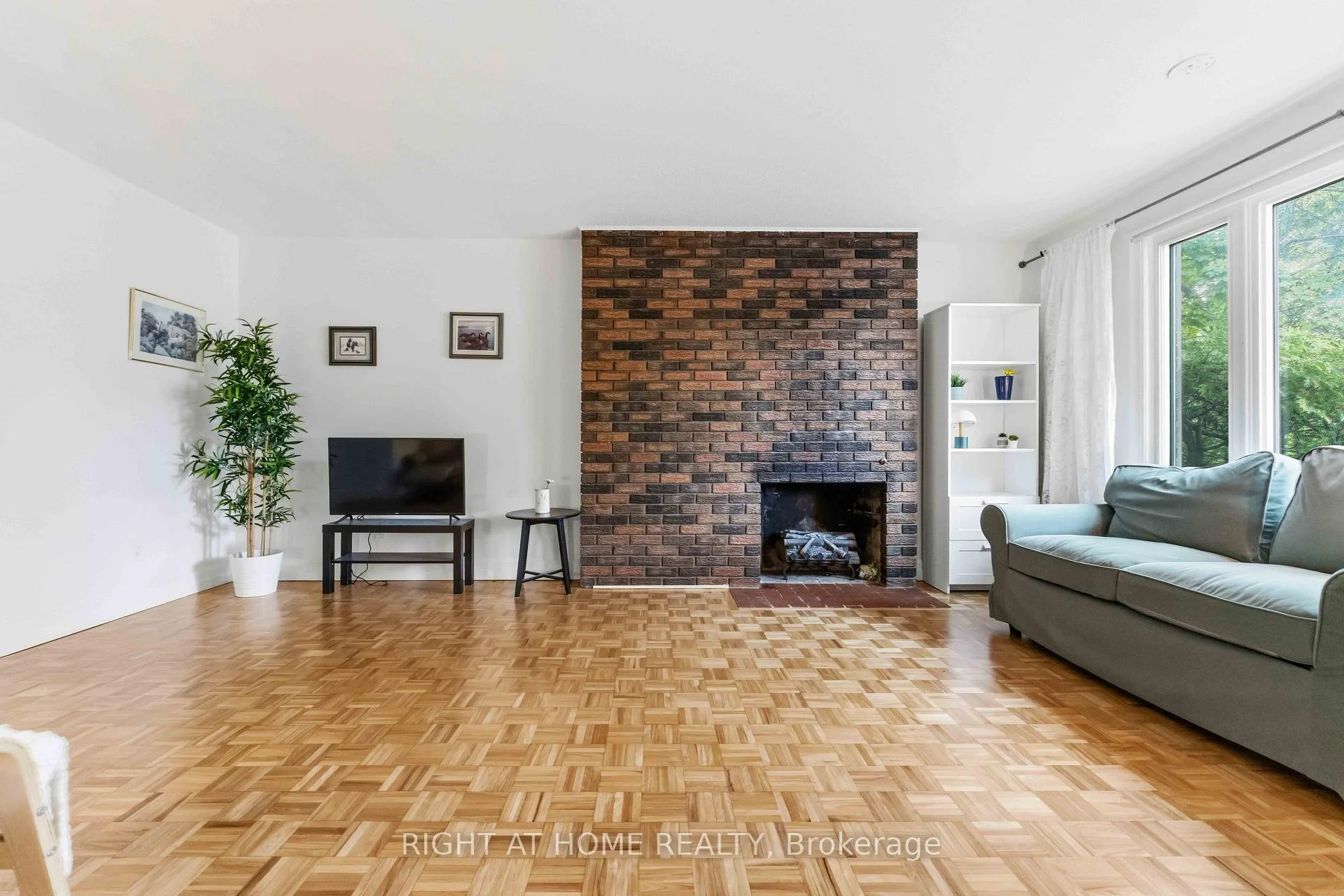 Photo 10 of 73 Hobart Crescent, Ottawa, Sheahan Estates/Trend Village — HOMEH
