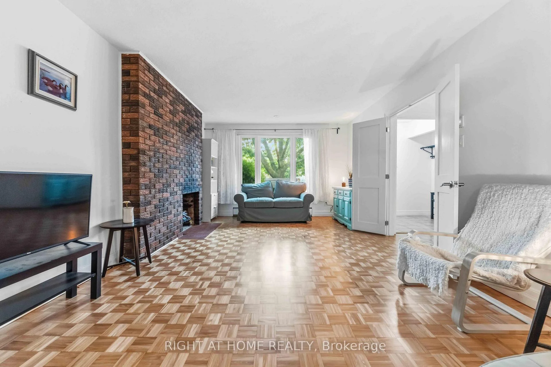 Photo 14 of 73 Hobart Crescent, Ottawa, Sheahan Estates/Trend Village — HOMEH