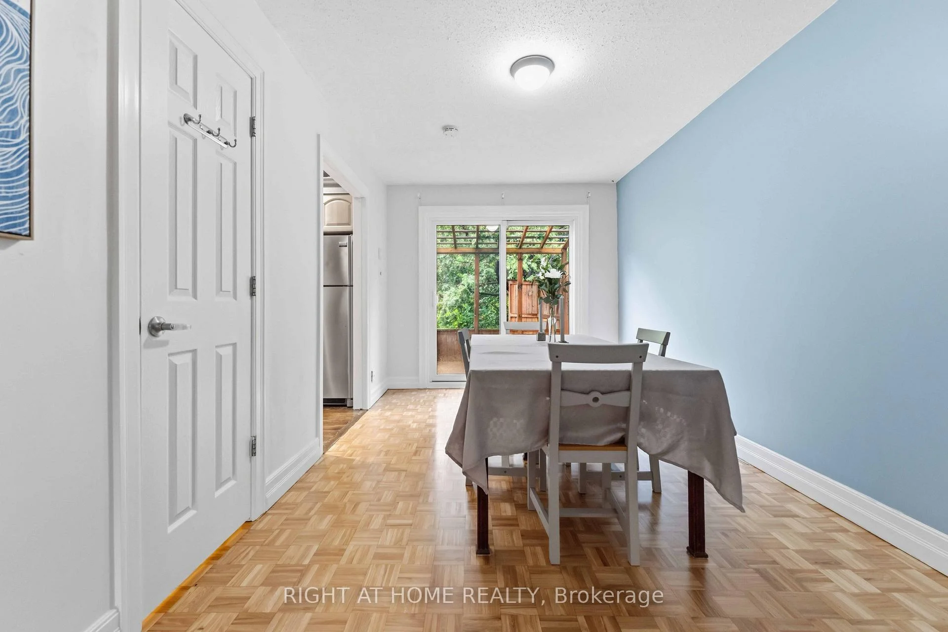 Photo 16 of 73 Hobart Crescent, Ottawa, Sheahan Estates/Trend Village — HOMEH
