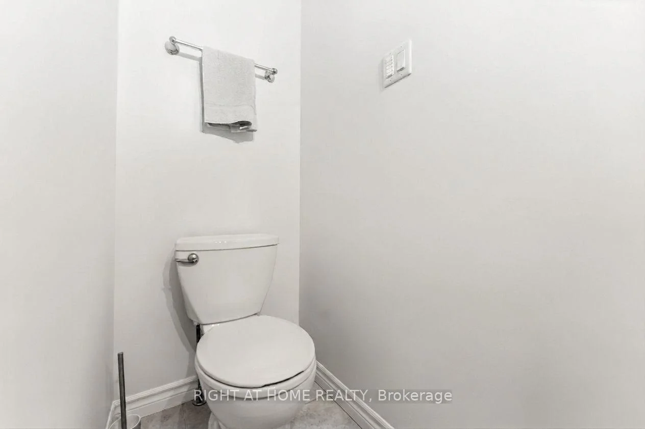Photo 20 of 73 Hobart Crescent, Ottawa, Sheahan Estates/Trend Village — HOMEH