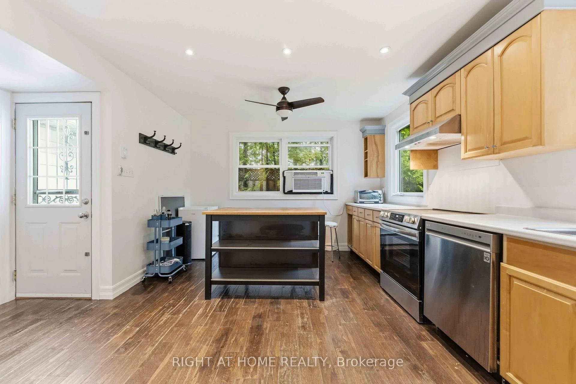 Photo 26 of 73 Hobart Crescent, Ottawa, Sheahan Estates/Trend Village — HOMEH