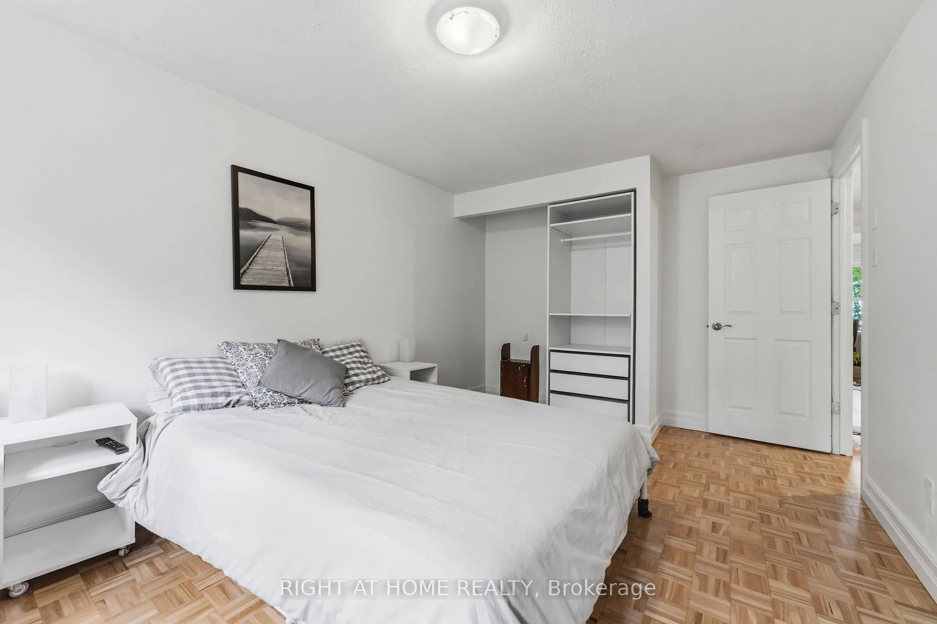Photo 32 of 73 Hobart Crescent, Ottawa, Sheahan Estates/Trend Village — HOMEH