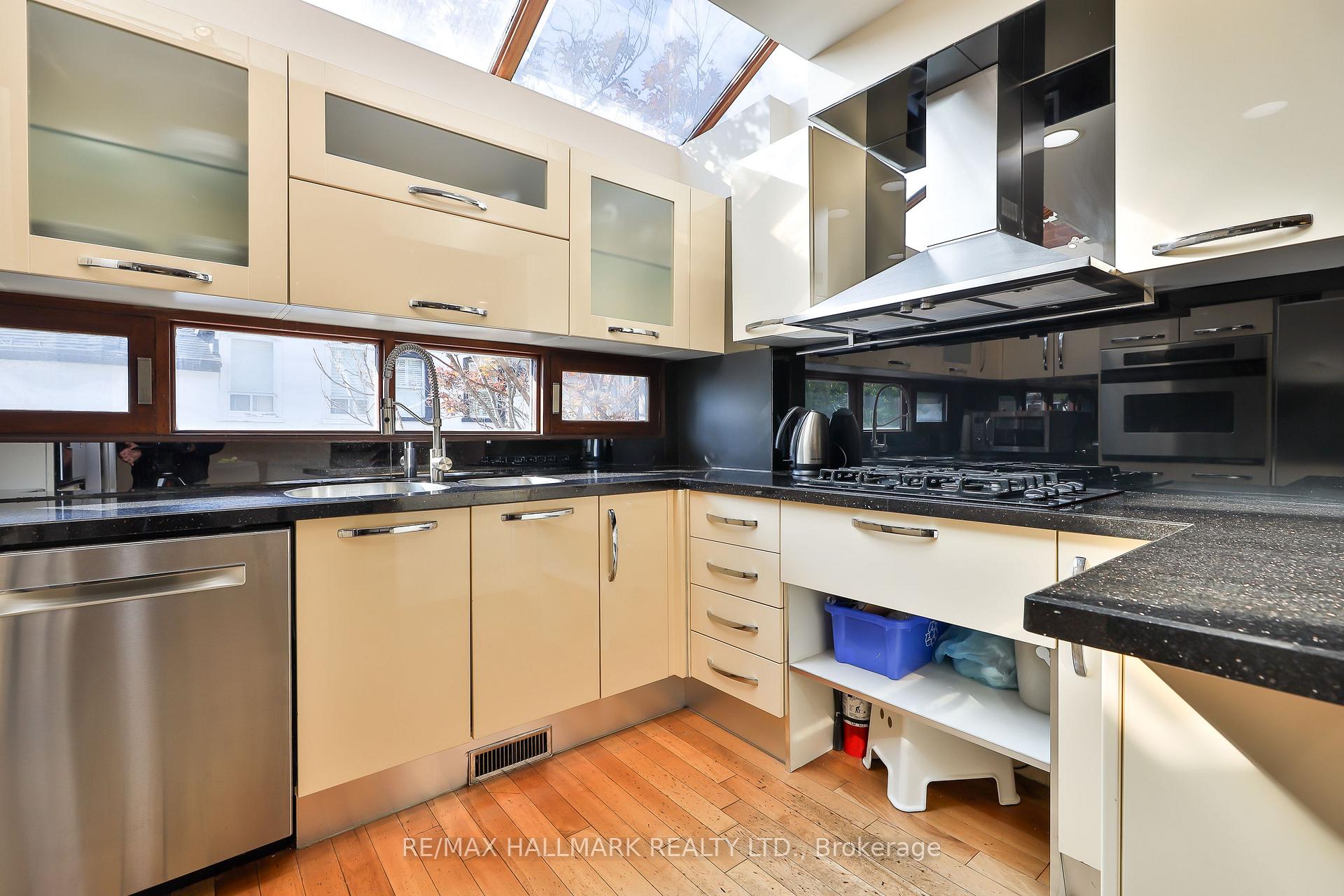 Photo 6 of 30A Bishop Street, Toronto, The Annex — HOMEH