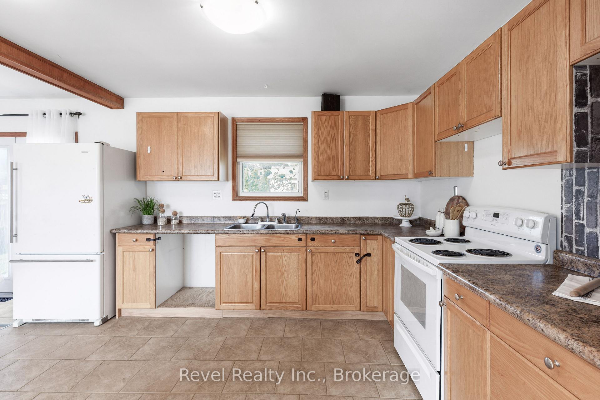 Photo 16 of 142 Sanderling Crescent, Kawartha Lakes, Lindsay — HOMEH