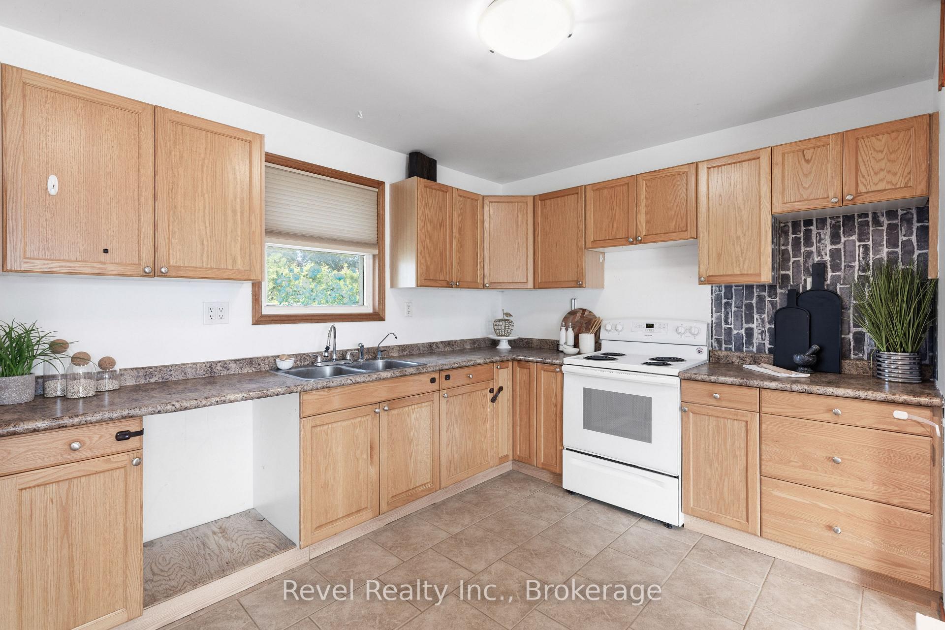 Photo 17 of 142 Sanderling Crescent, Kawartha Lakes, Lindsay — HOMEH