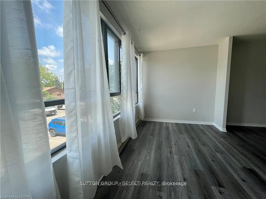 Photo 7 of Unit 4, 135 Baseline Road, London, South D — HOMEH