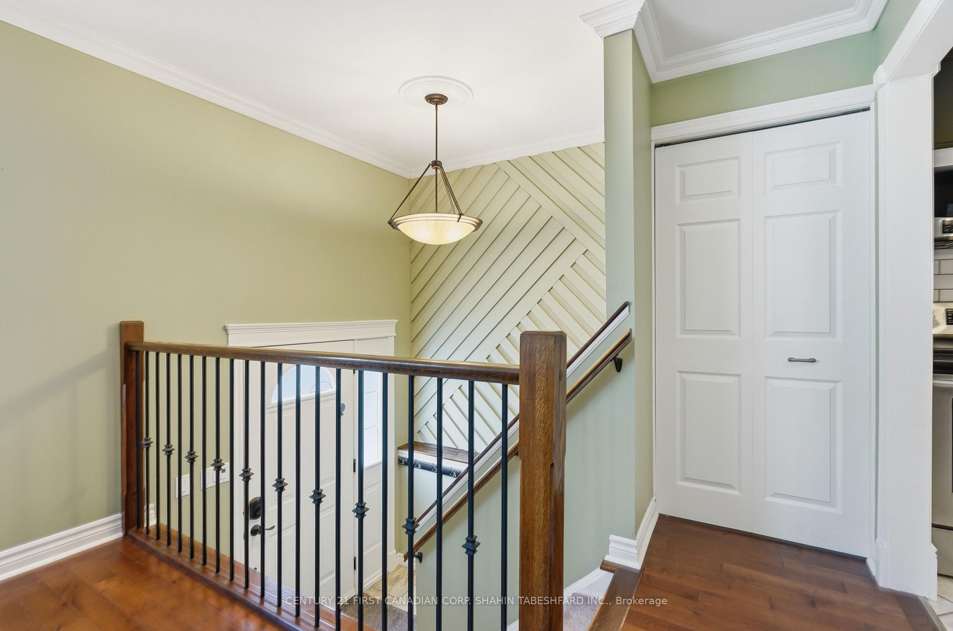 Photo 3 of 252 Ardsley Crescent, London, North I — HOMEH