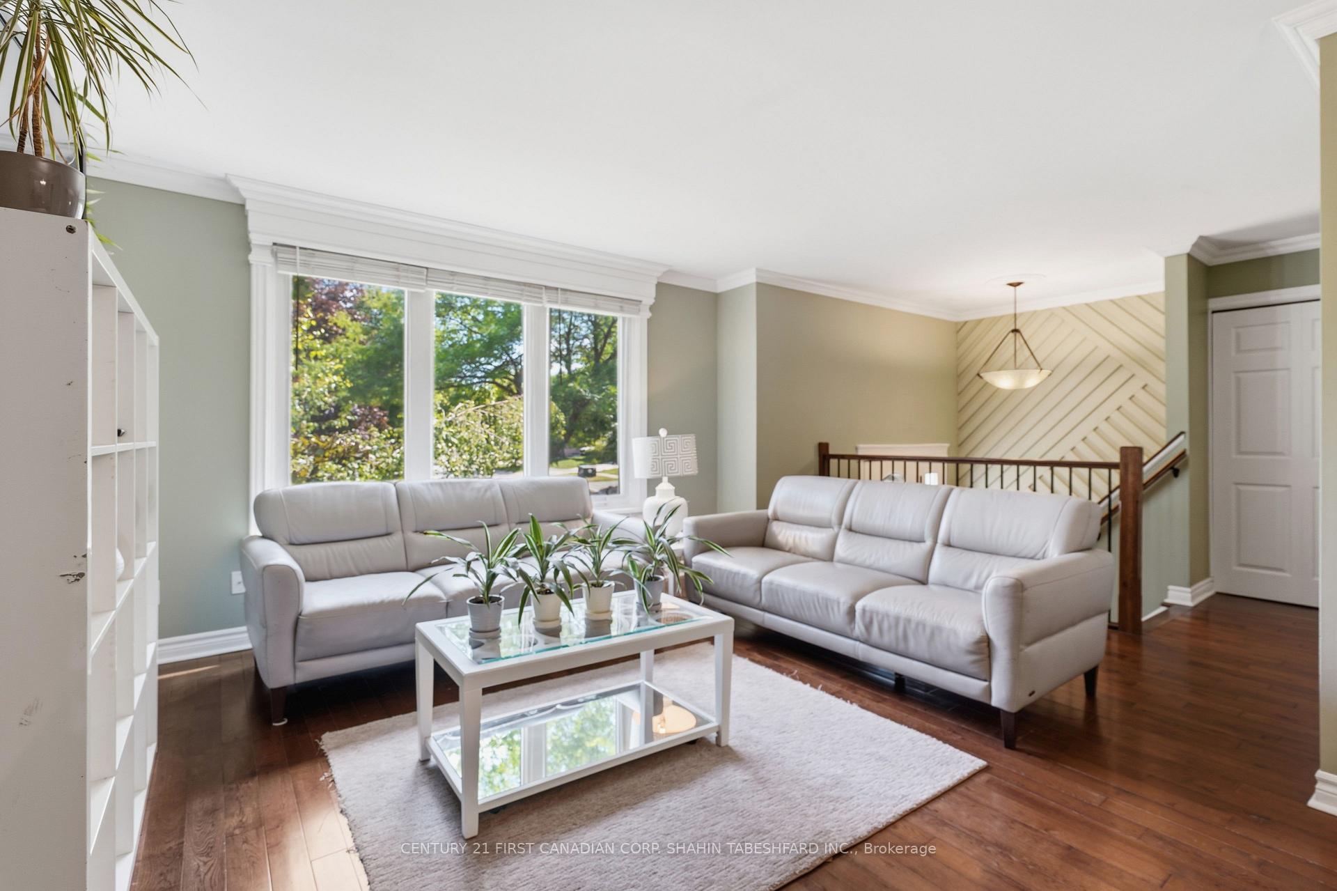 Photo 4 of 252 Ardsley Crescent, London, North I — HOMEH
