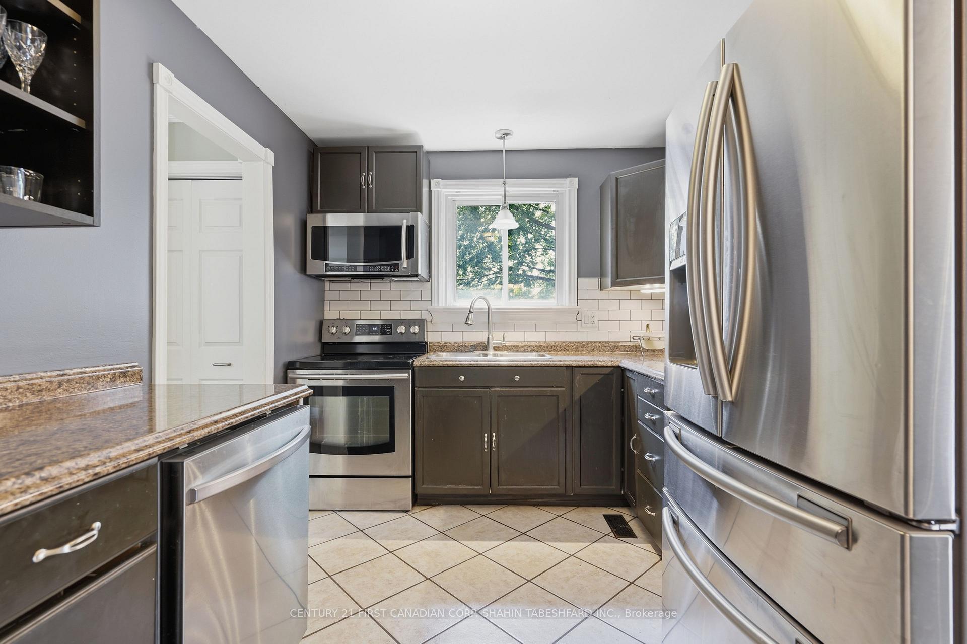 Photo 9 of 252 Ardsley Crescent, London, North I — HOMEH