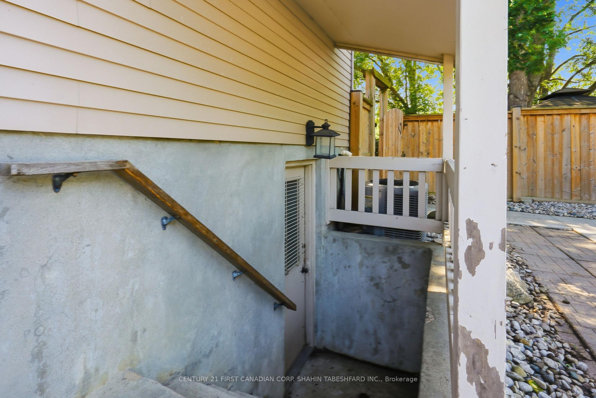Photo 20 of 252 Ardsley Crescent, London, North I — HOMEH