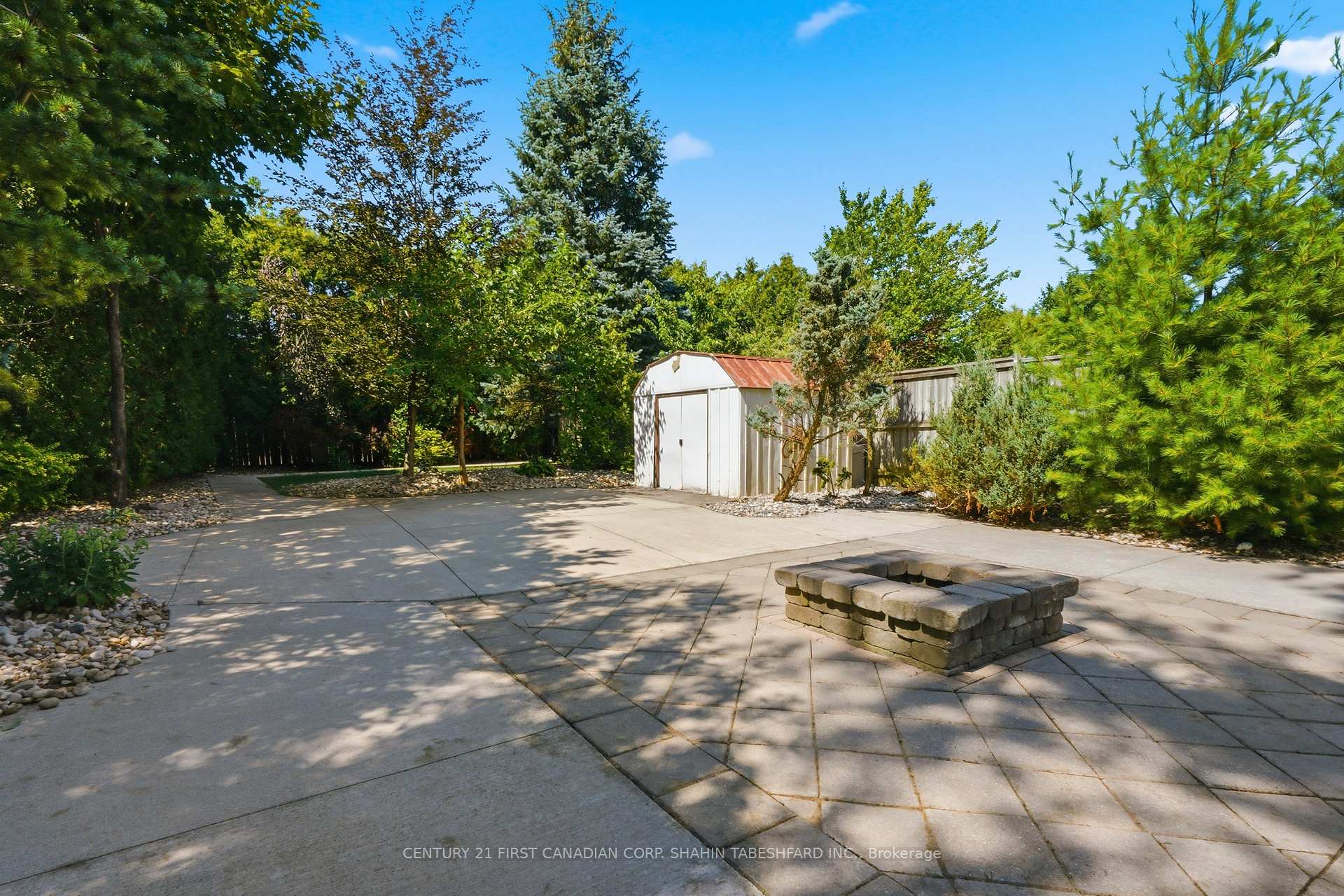 Photo 26 of 252 Ardsley Crescent, London, North I — HOMEH