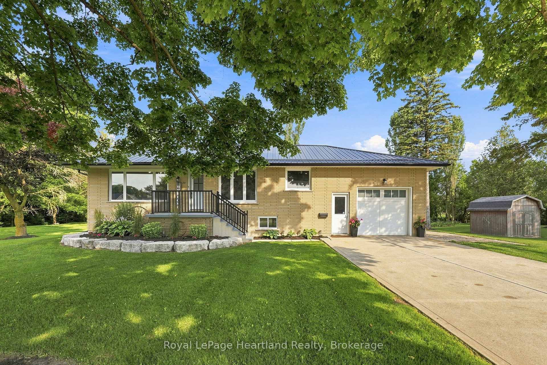 Photo of 20 Queen Street W