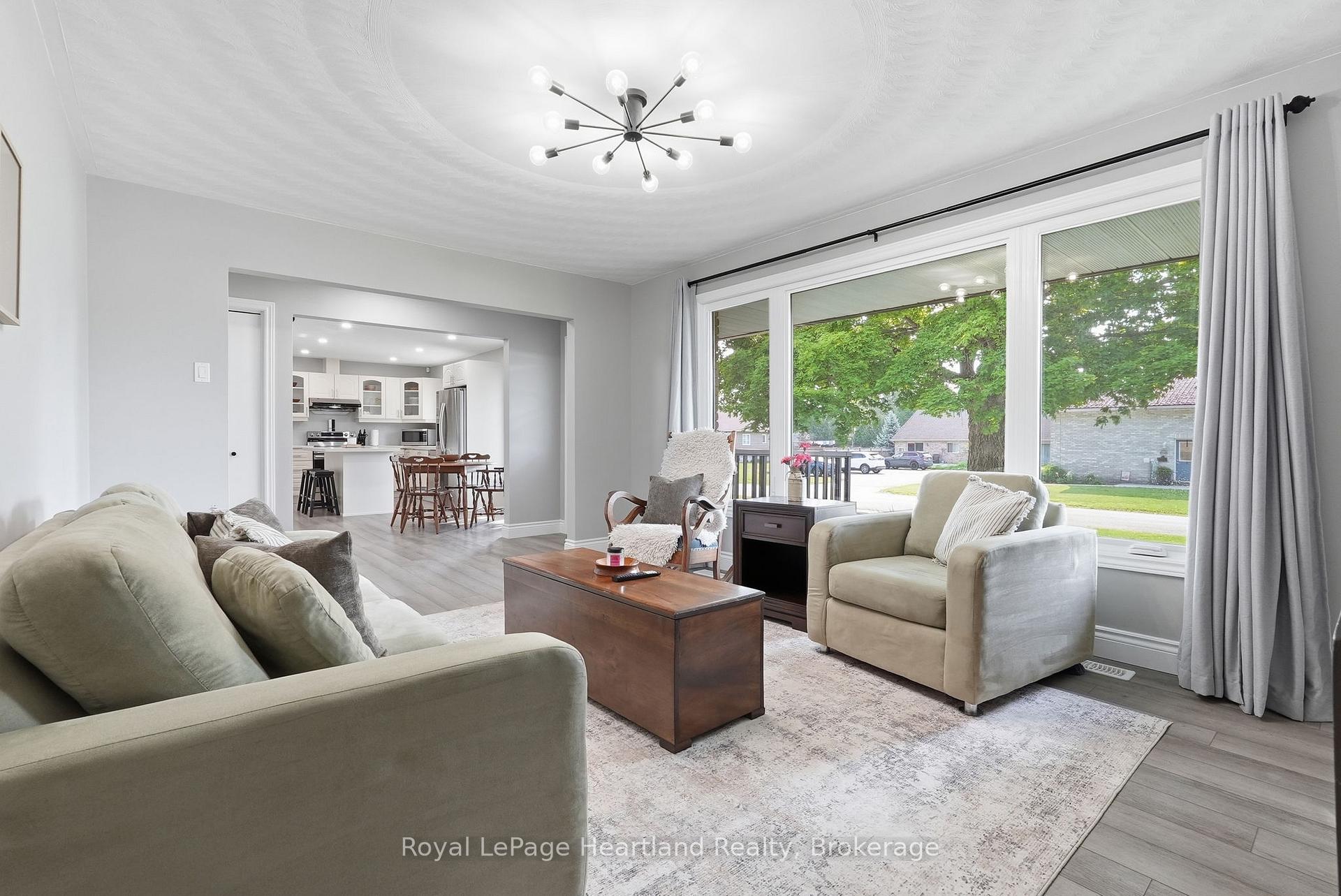Photo 10 of 20 Queen Street W, Minto — HOMEH