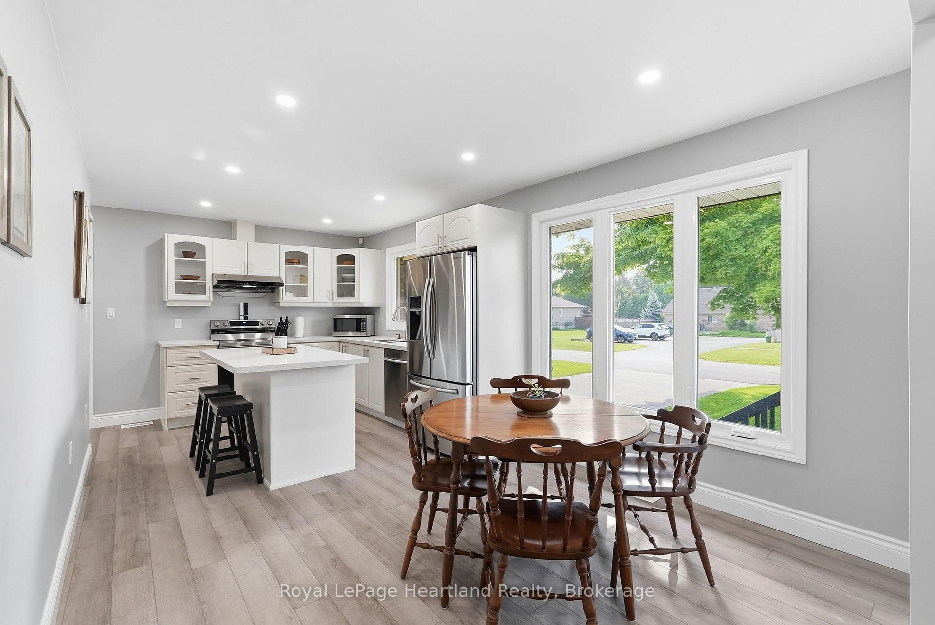Photo 12 of 20 Queen Street W, Minto — HOMEH