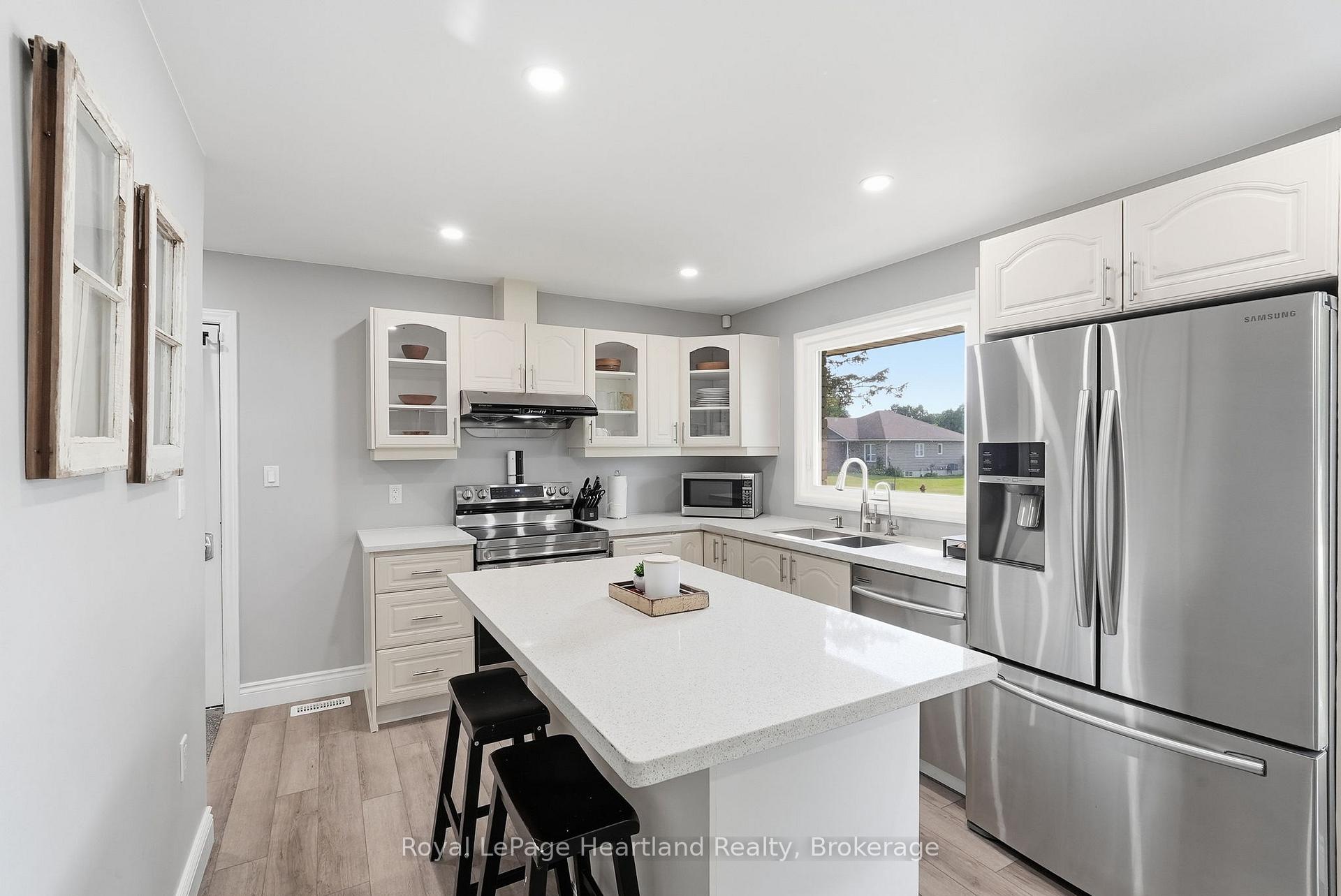 Photo 13 of 20 Queen Street W, Minto — HOMEH