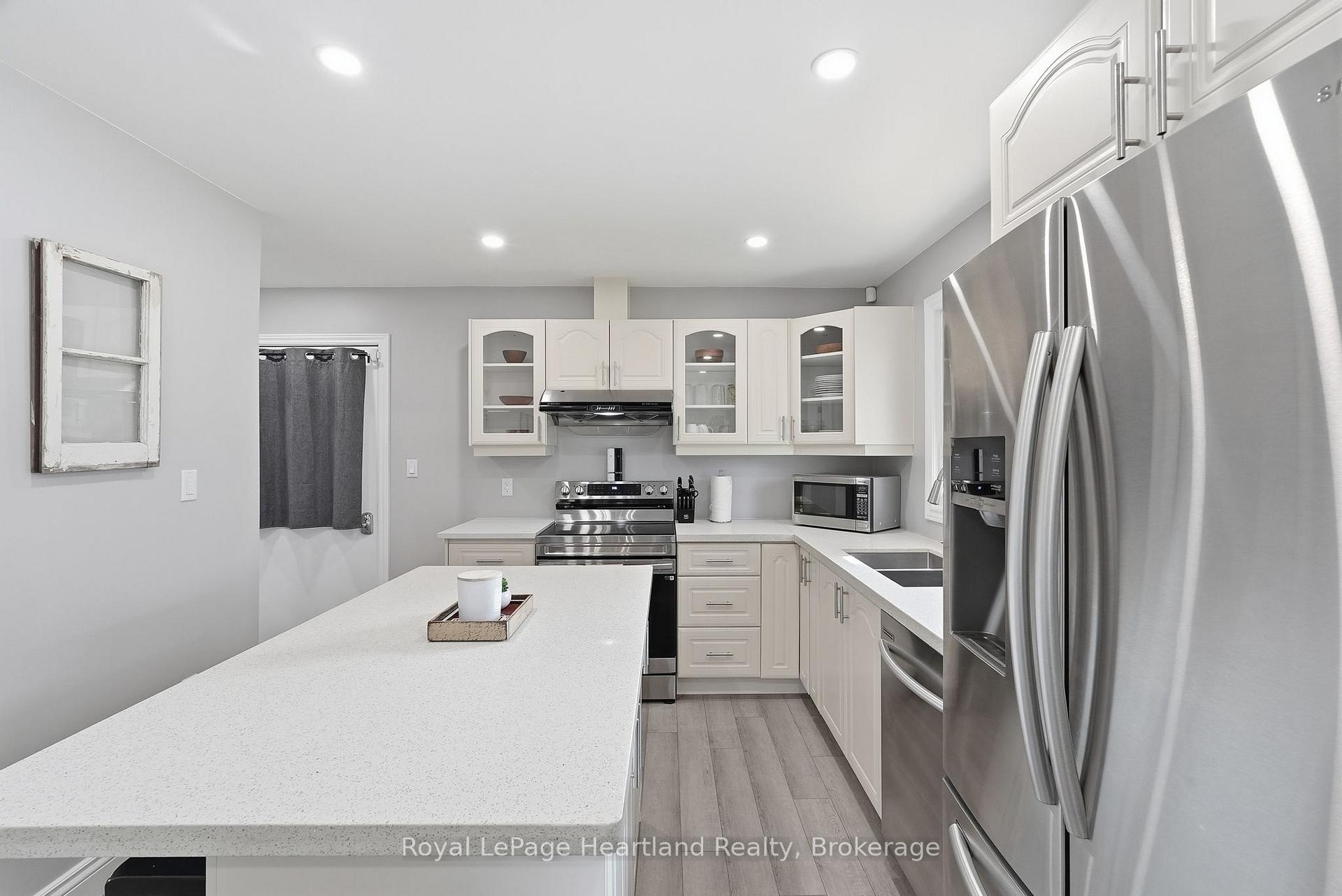 Photo 14 of 20 Queen Street W, Minto — HOMEH