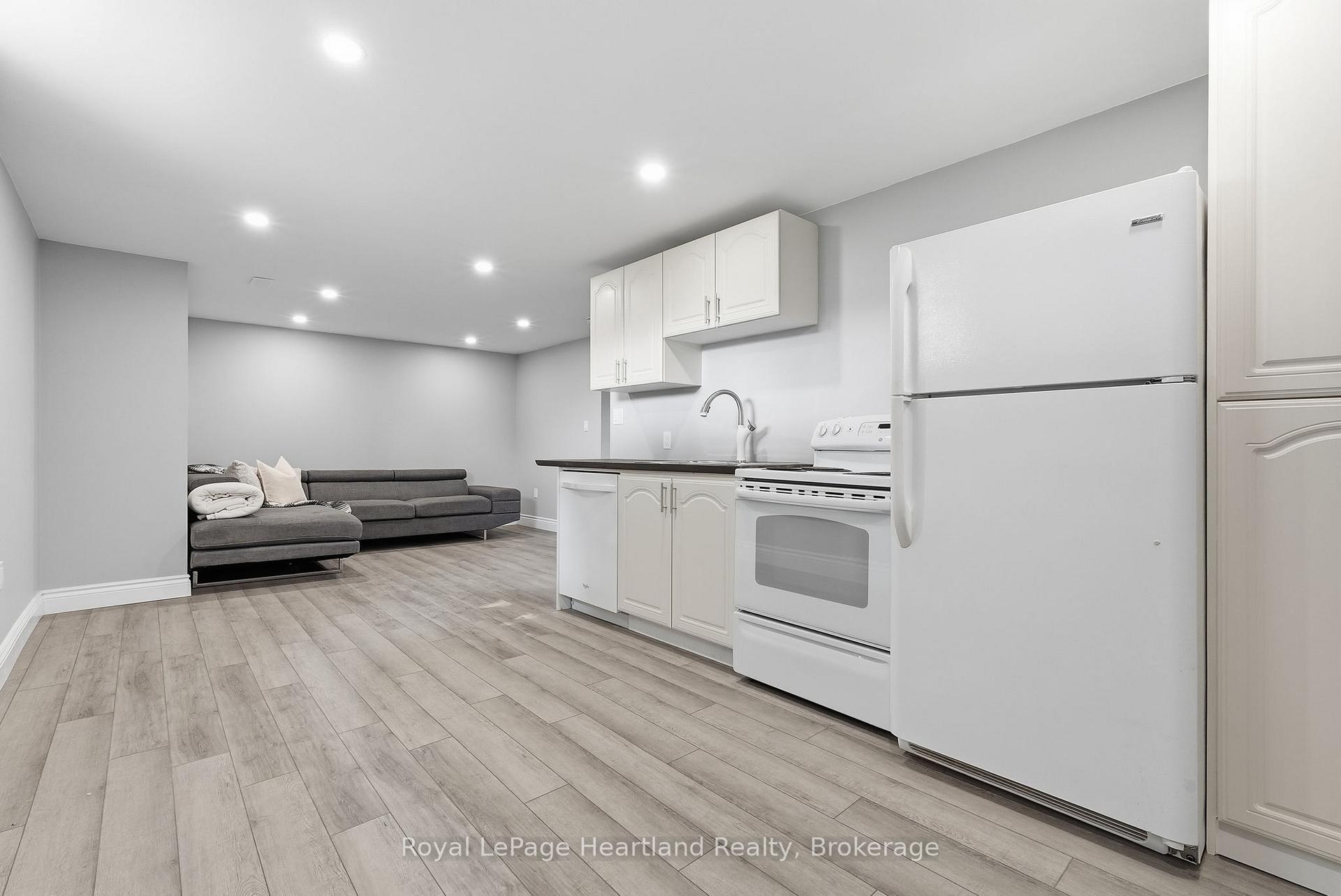 Photo 22 of 20 Queen Street W, Minto — HOMEH