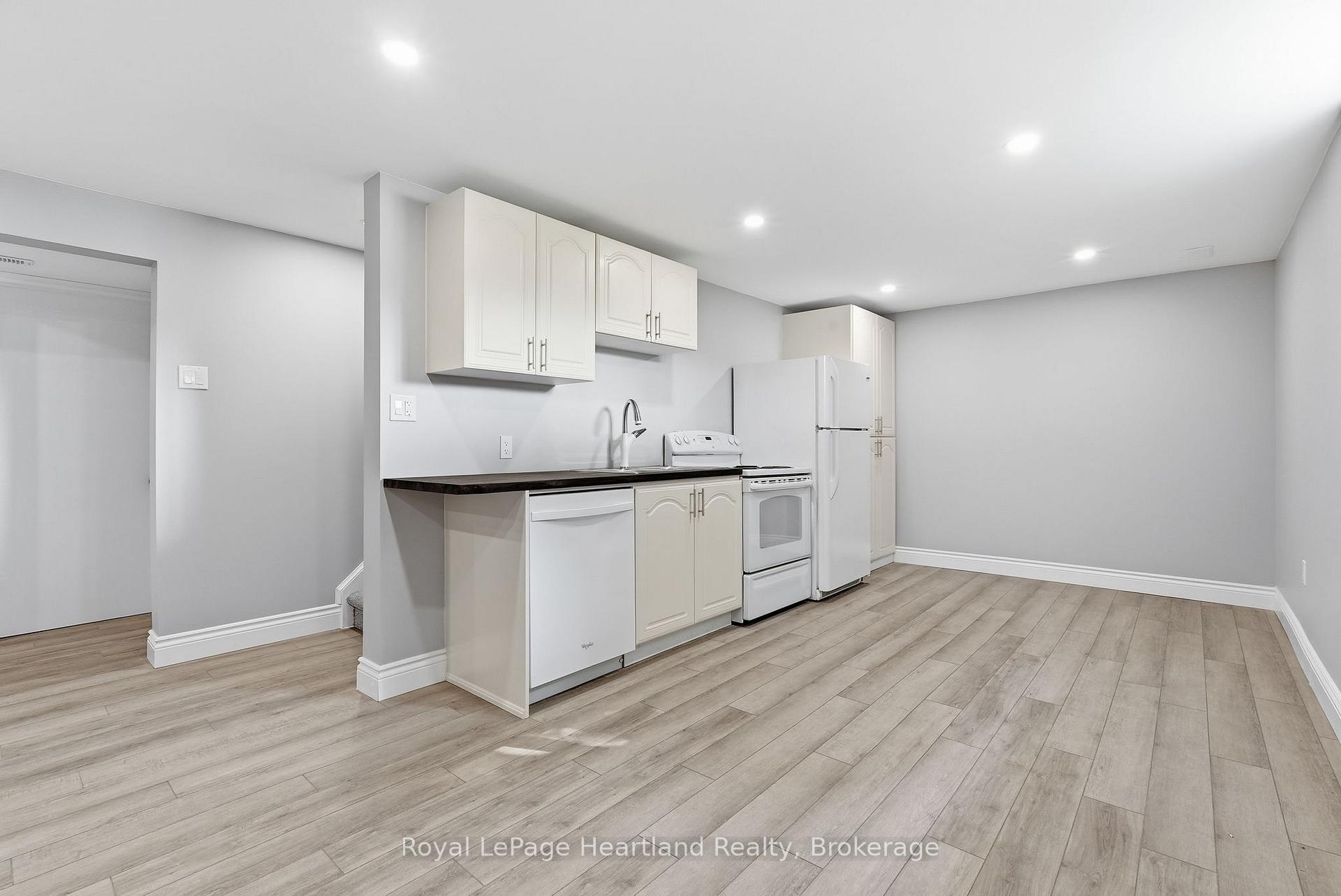 Photo 24 of 20 Queen Street W, Minto — HOMEH