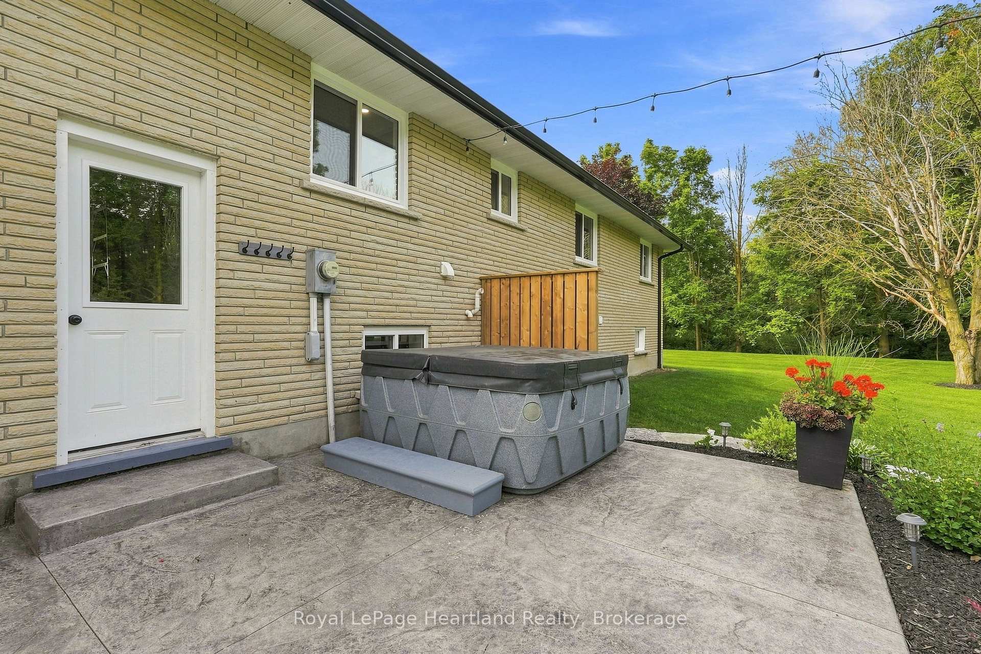 Photo 39 of 20 Queen Street W, Minto — HOMEH