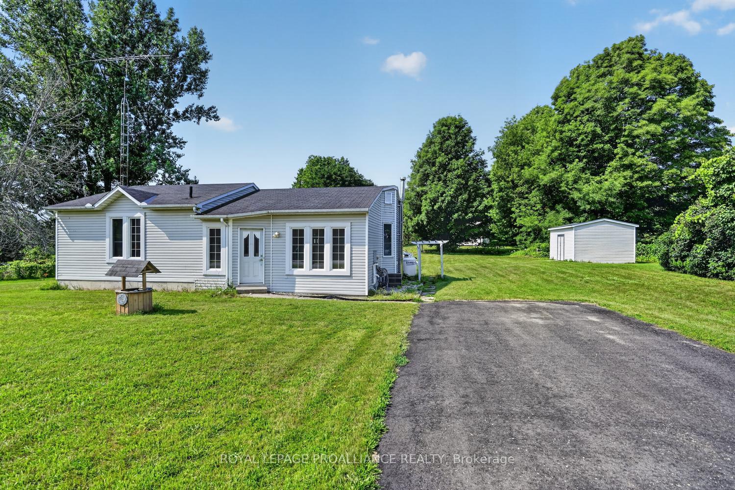 Photo 2 of 4702 Baker Drive, Augusta, Augusta Twp — HOMEH