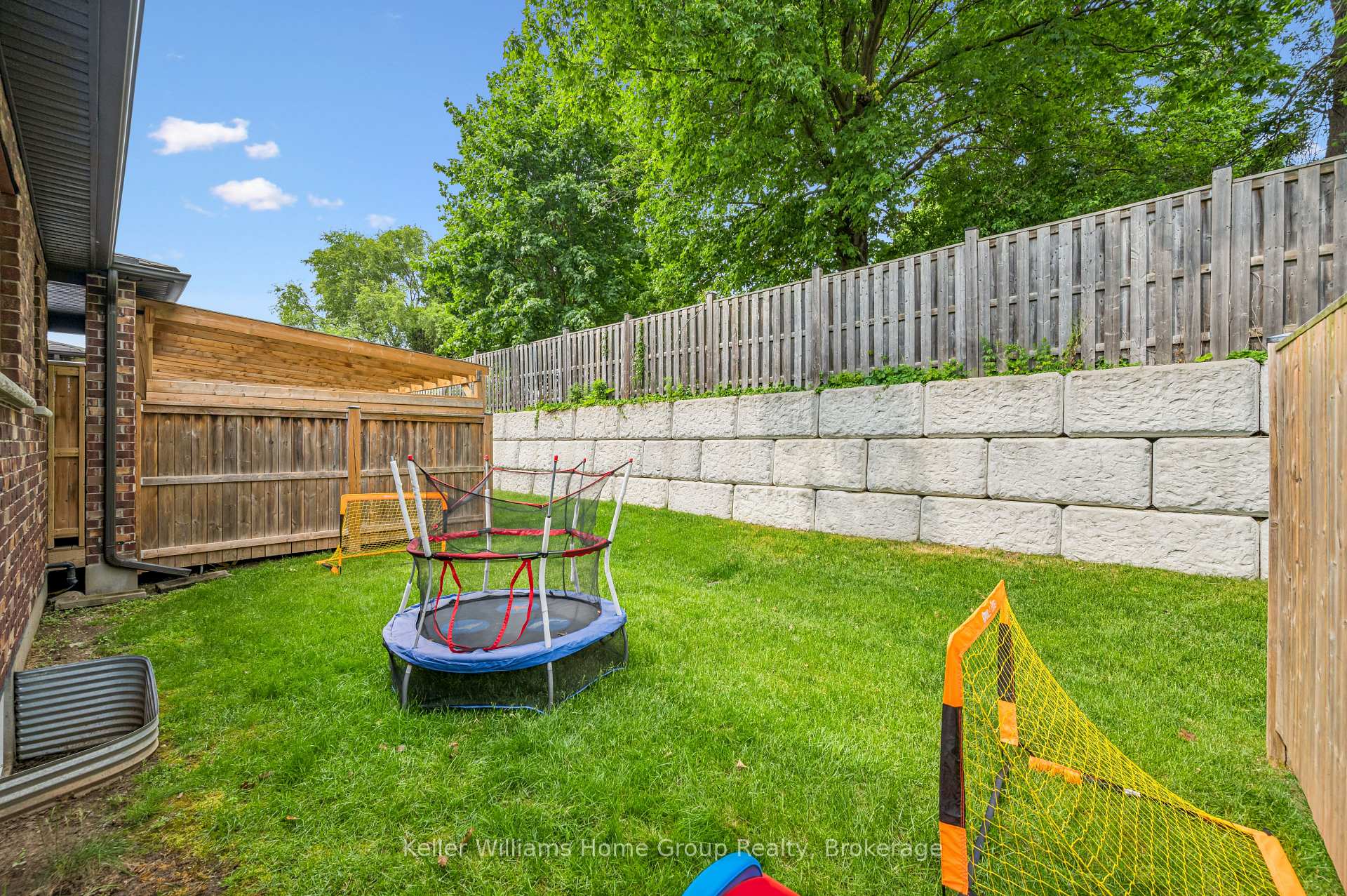 Photo 30 of Unit 12, 254 Gosling Gardens, Guelph, Clairfields/Hanlon Business Park — HOMEH
