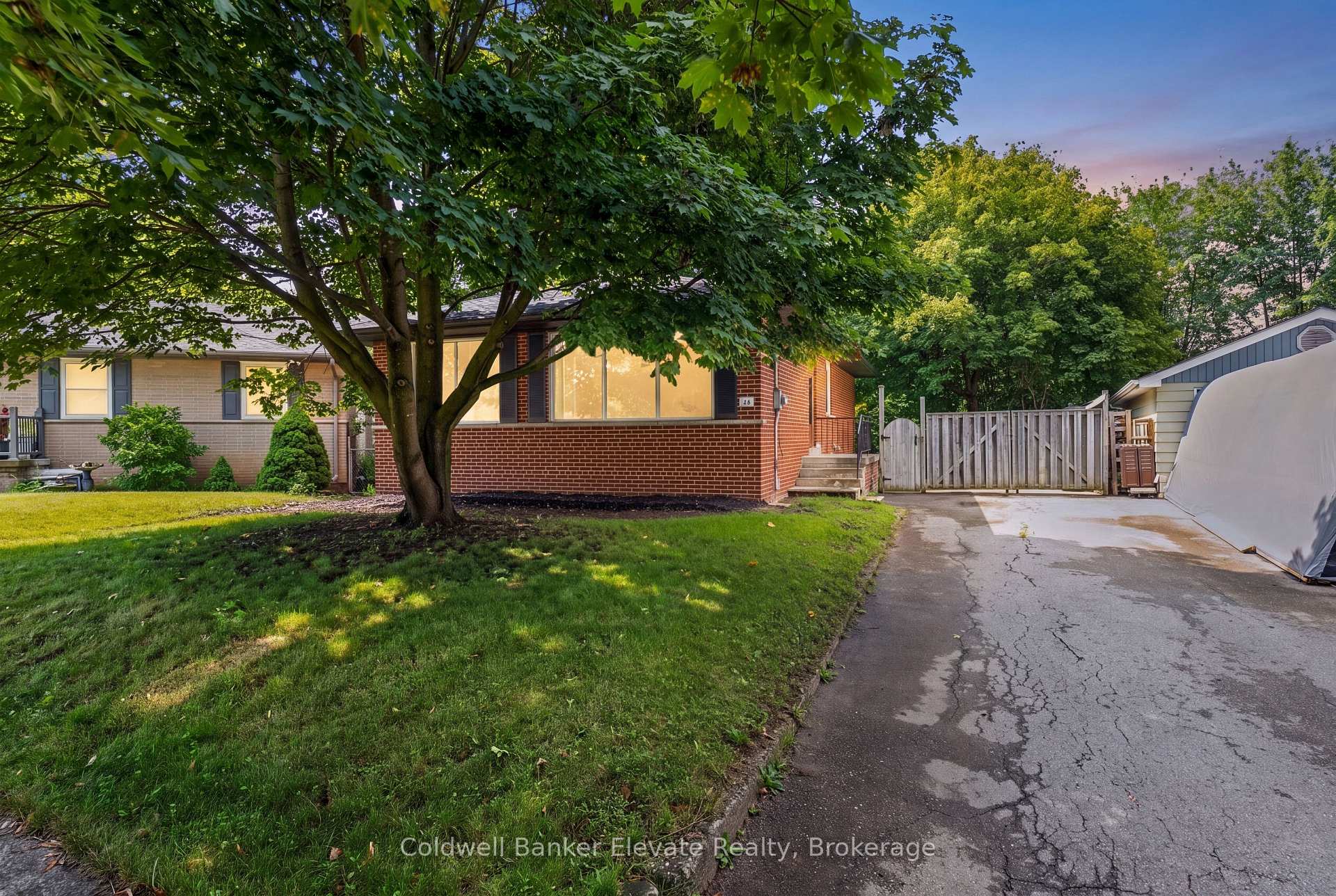 Photo 1 of 46 McIntyre Crescent, Halton Hills, Georgetown — HOMEH