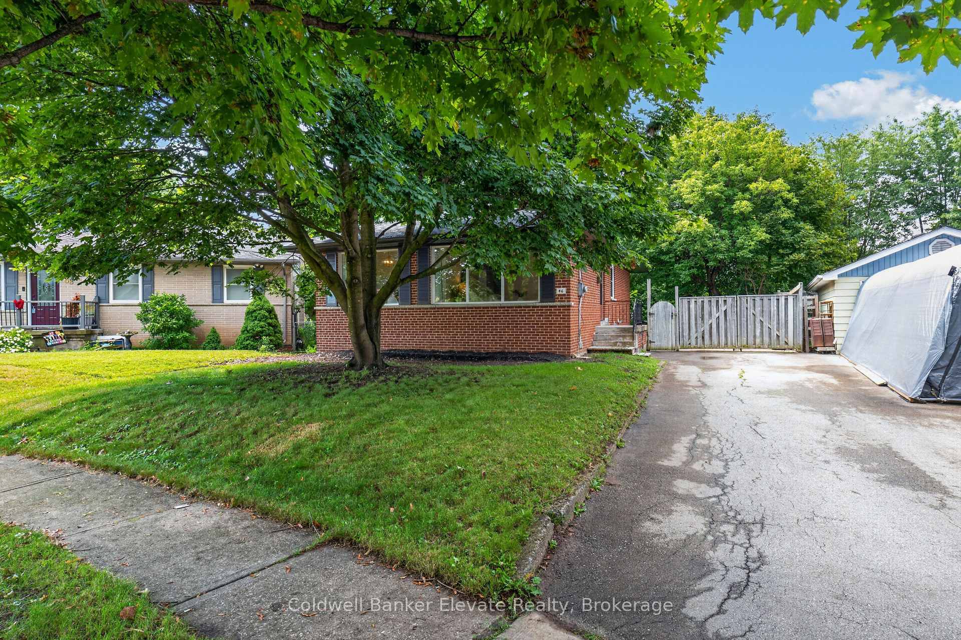 Photo 5 of 46 McIntyre Crescent, Halton Hills, Georgetown — HOMEH