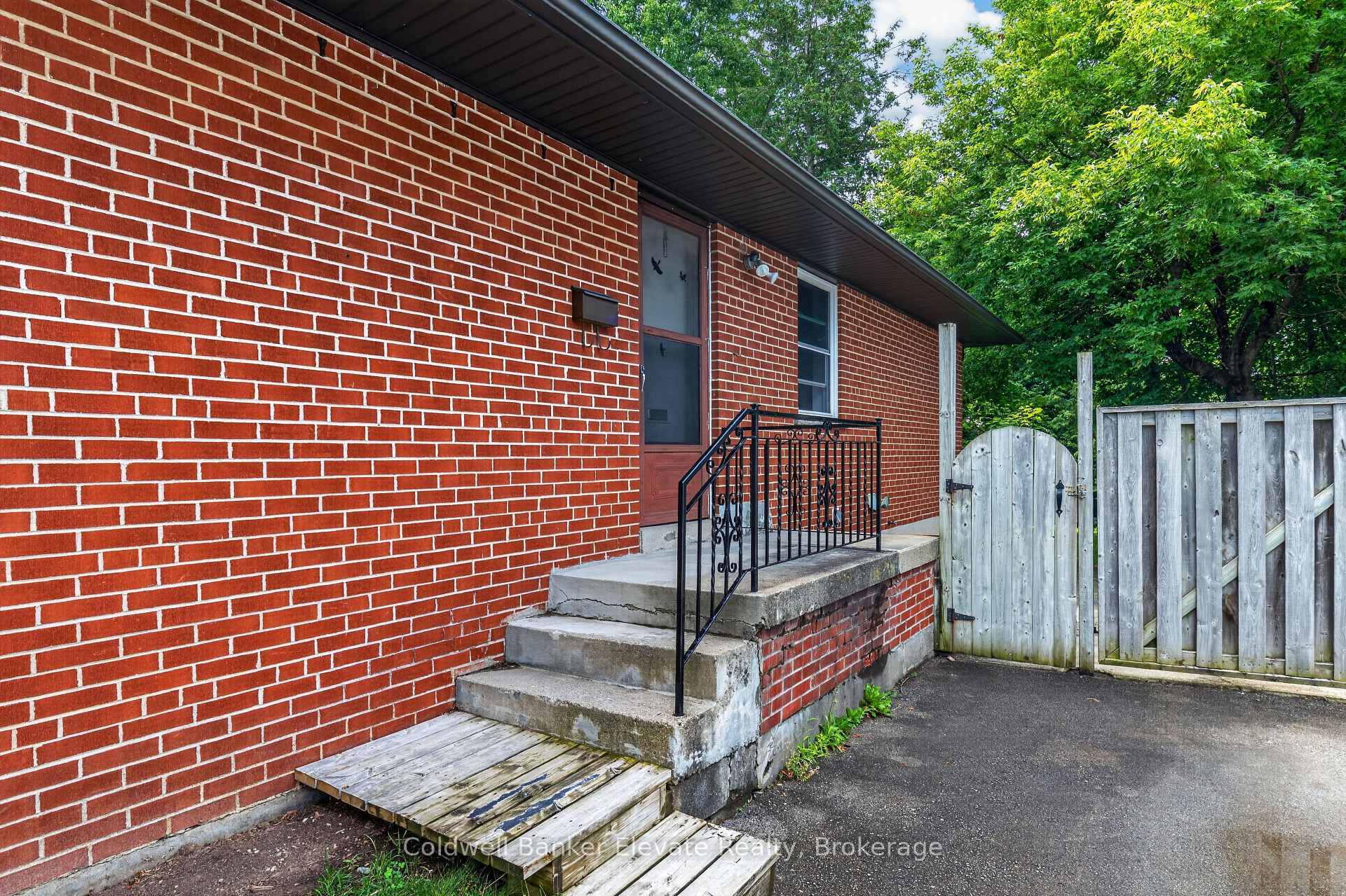 Photo 7 of 46 McIntyre Crescent, Halton Hills, Georgetown — HOMEH